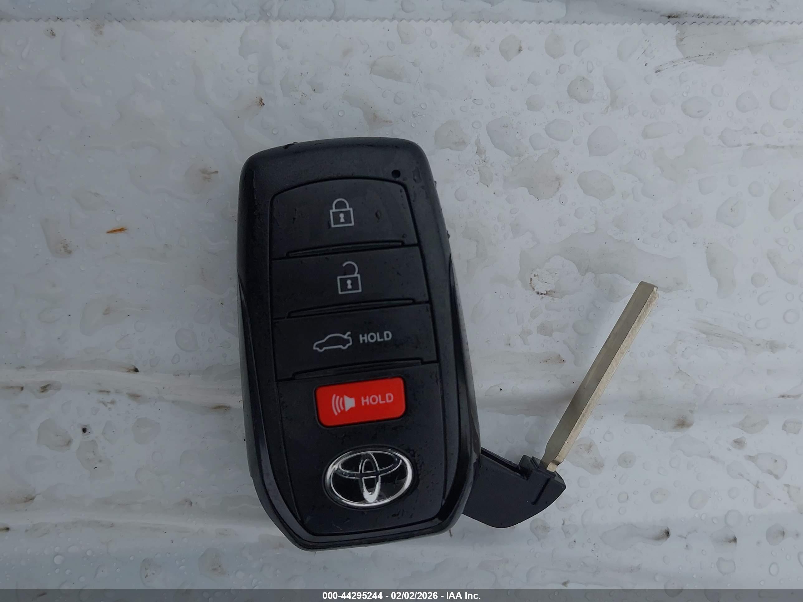 TOYOTA CAMRY image 11