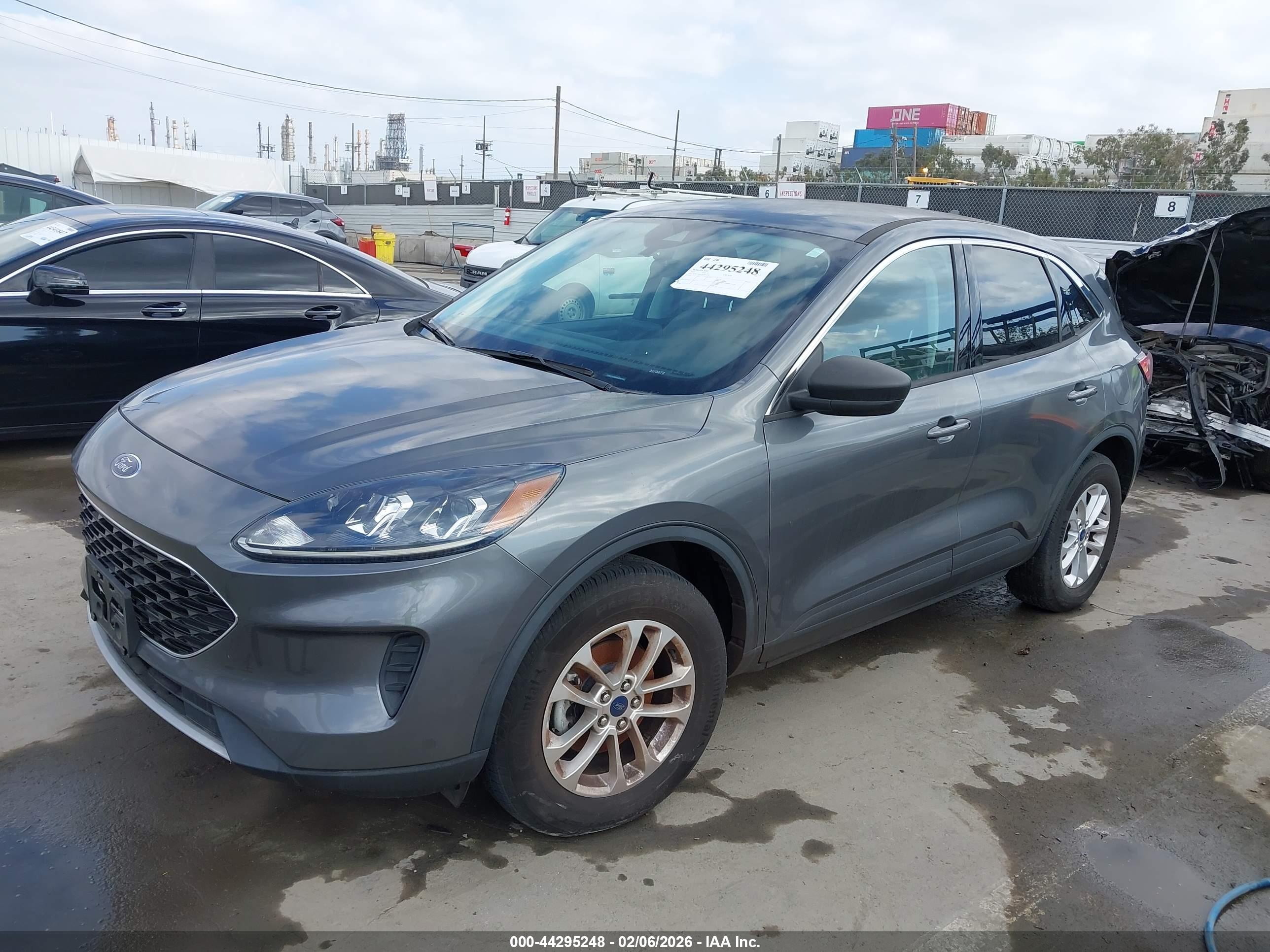 FORD ESCAPE image 2