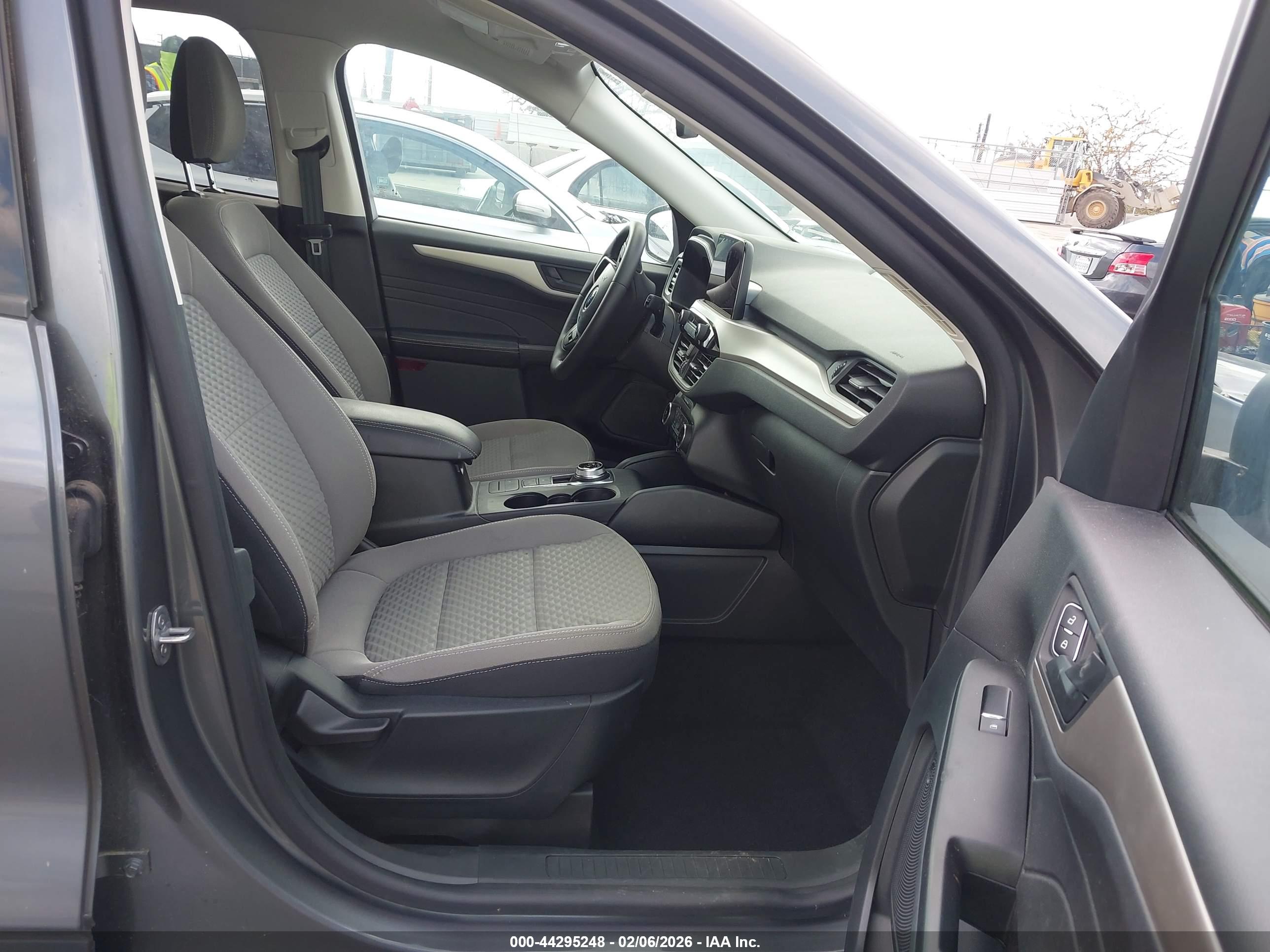 FORD ESCAPE image 5