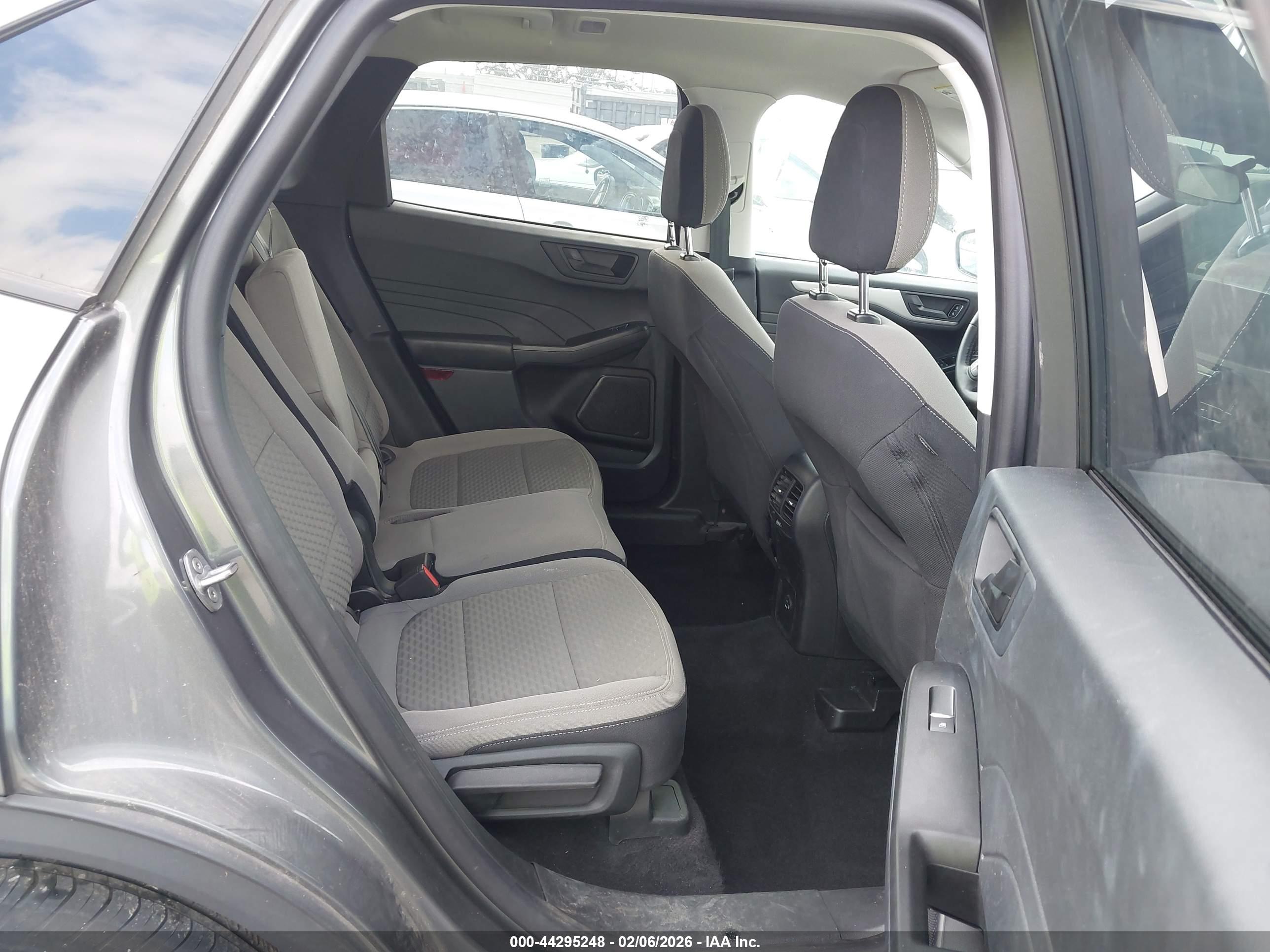 FORD ESCAPE image 8