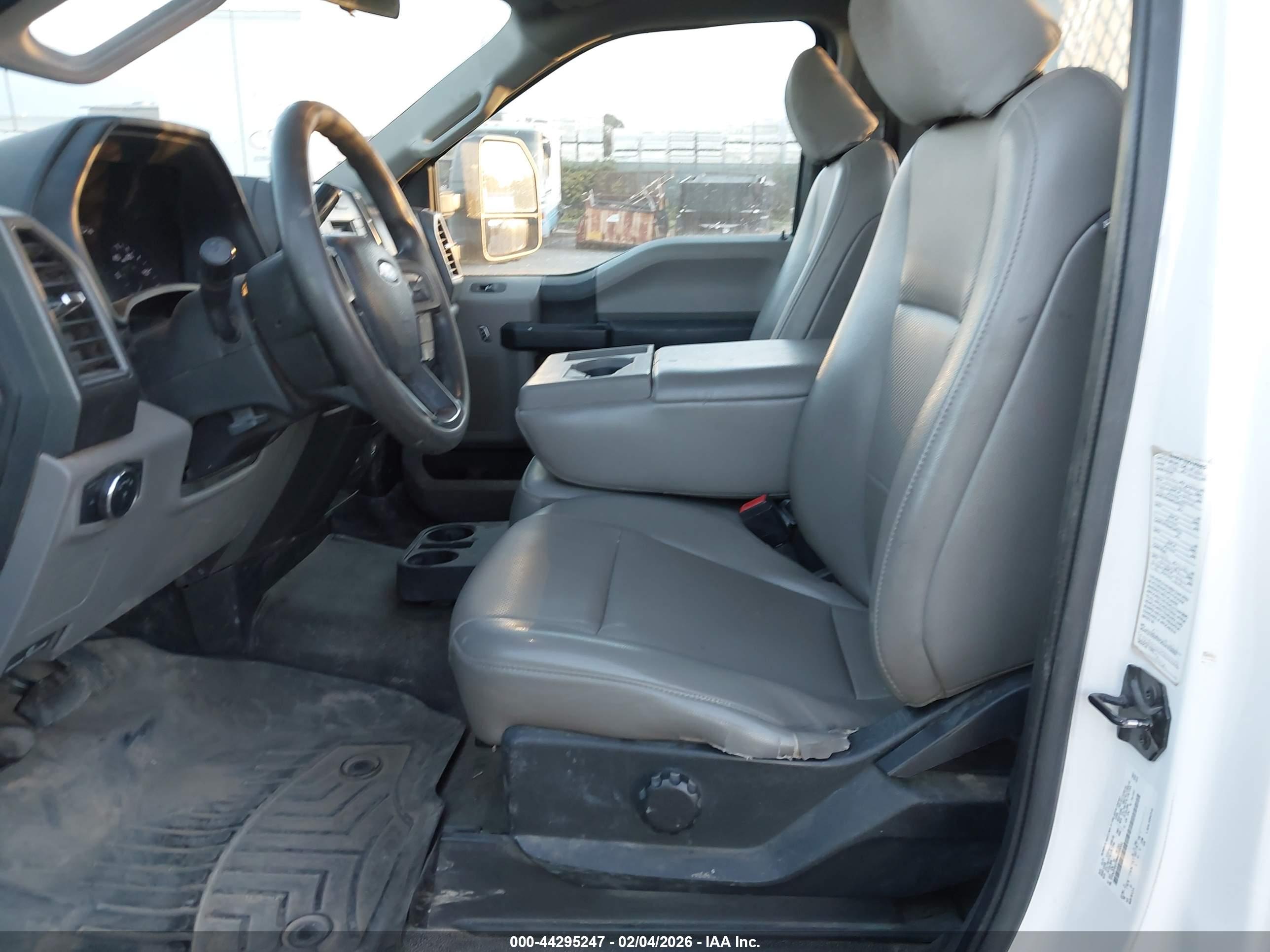 FORD F-450 image 8