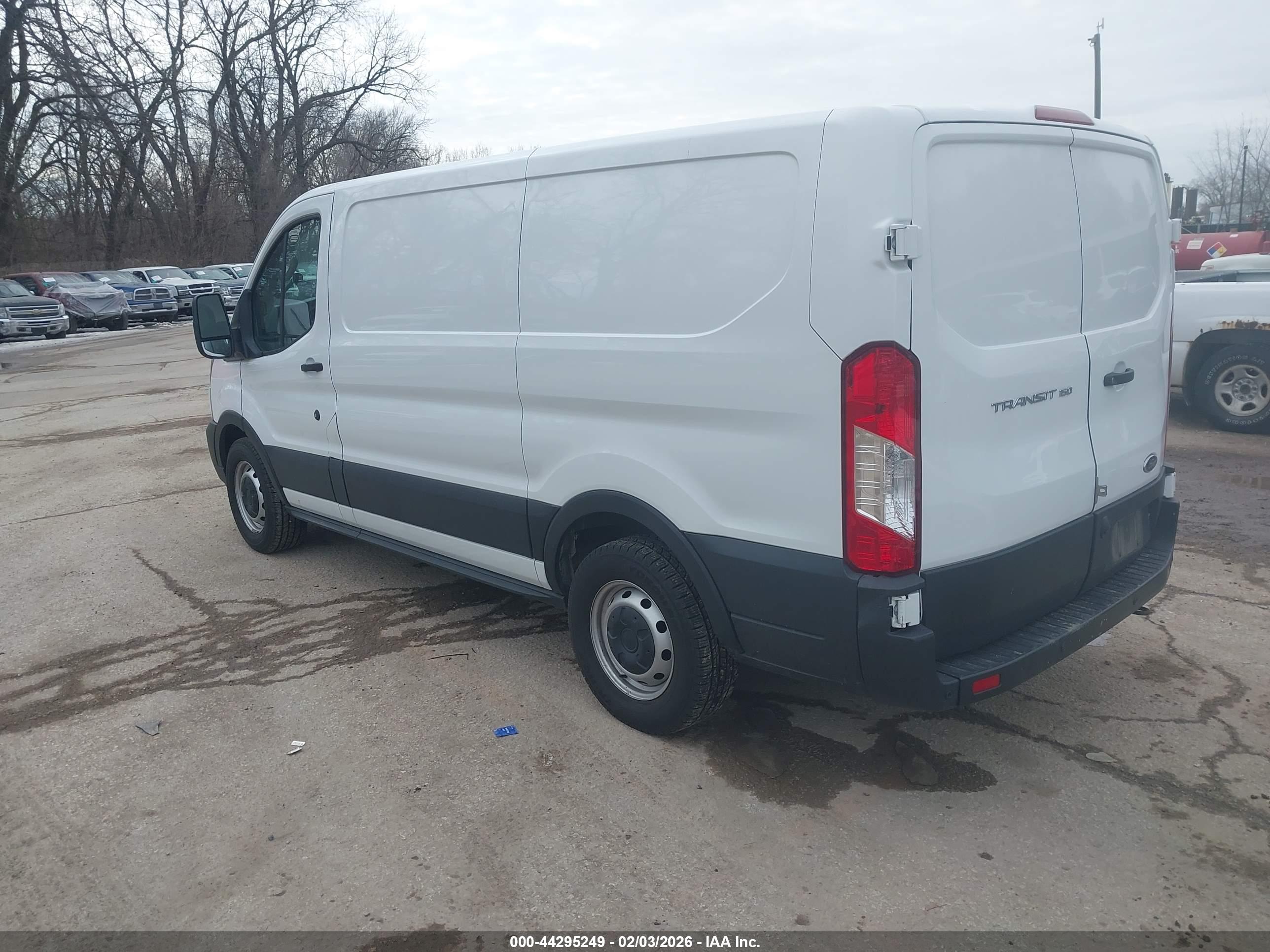 FORD TRANSIT-150 image 3