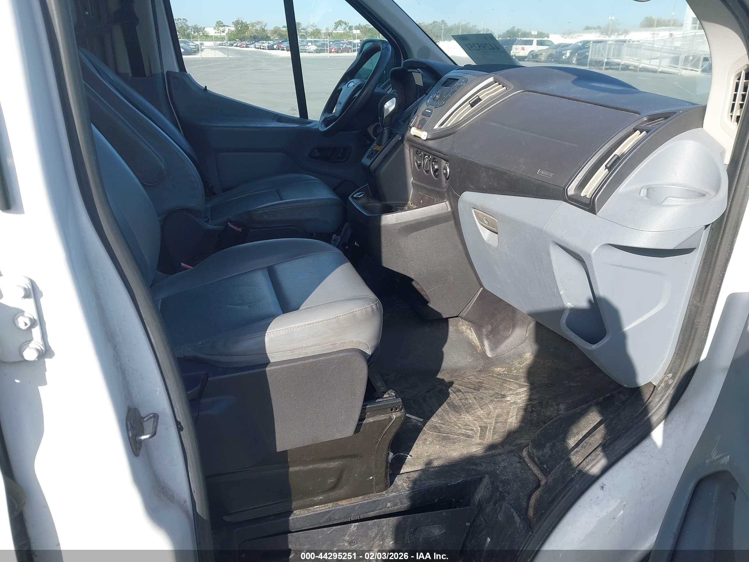 FORD TRANSIT-250 image 5