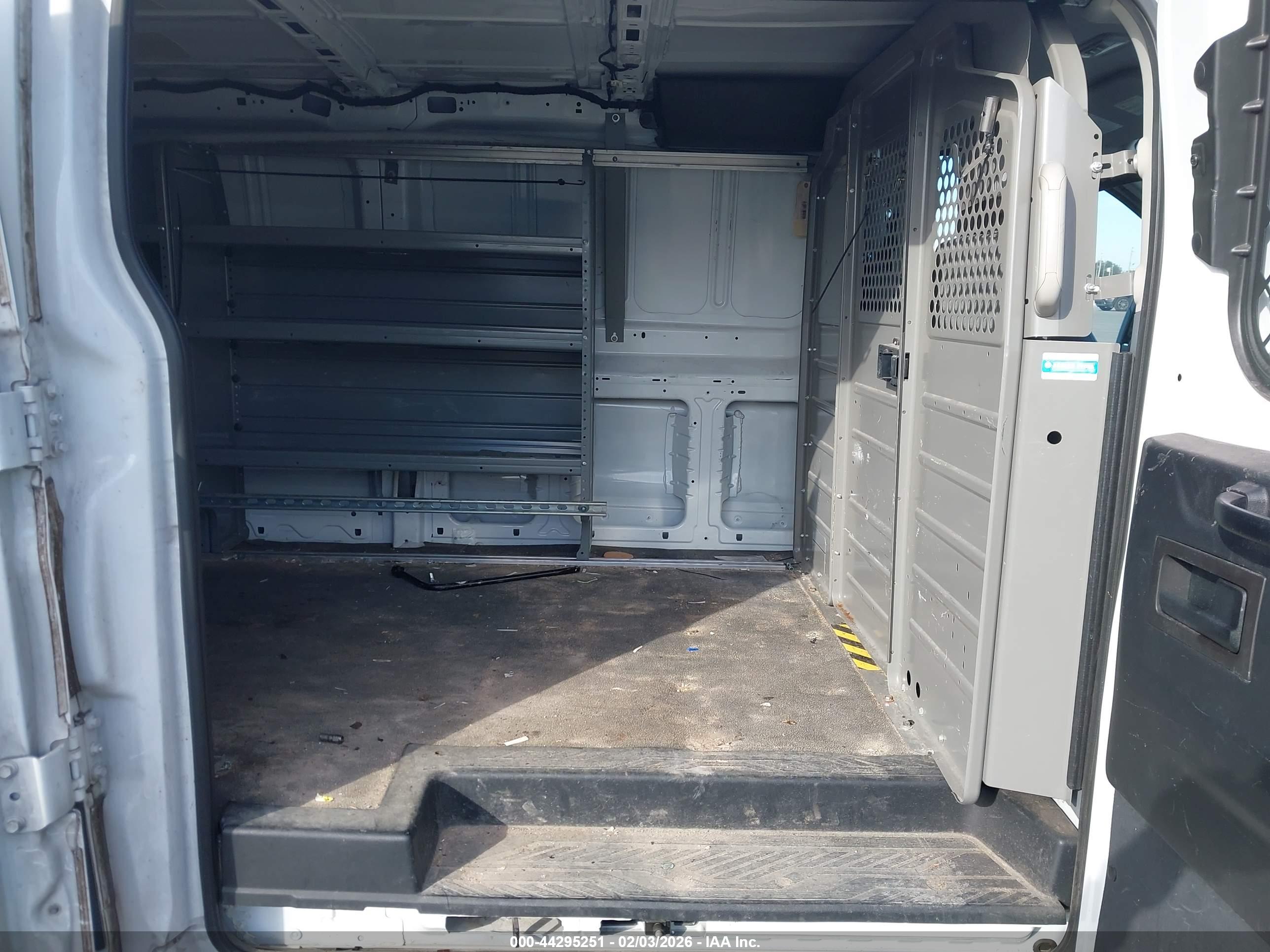 FORD TRANSIT-250 image 8