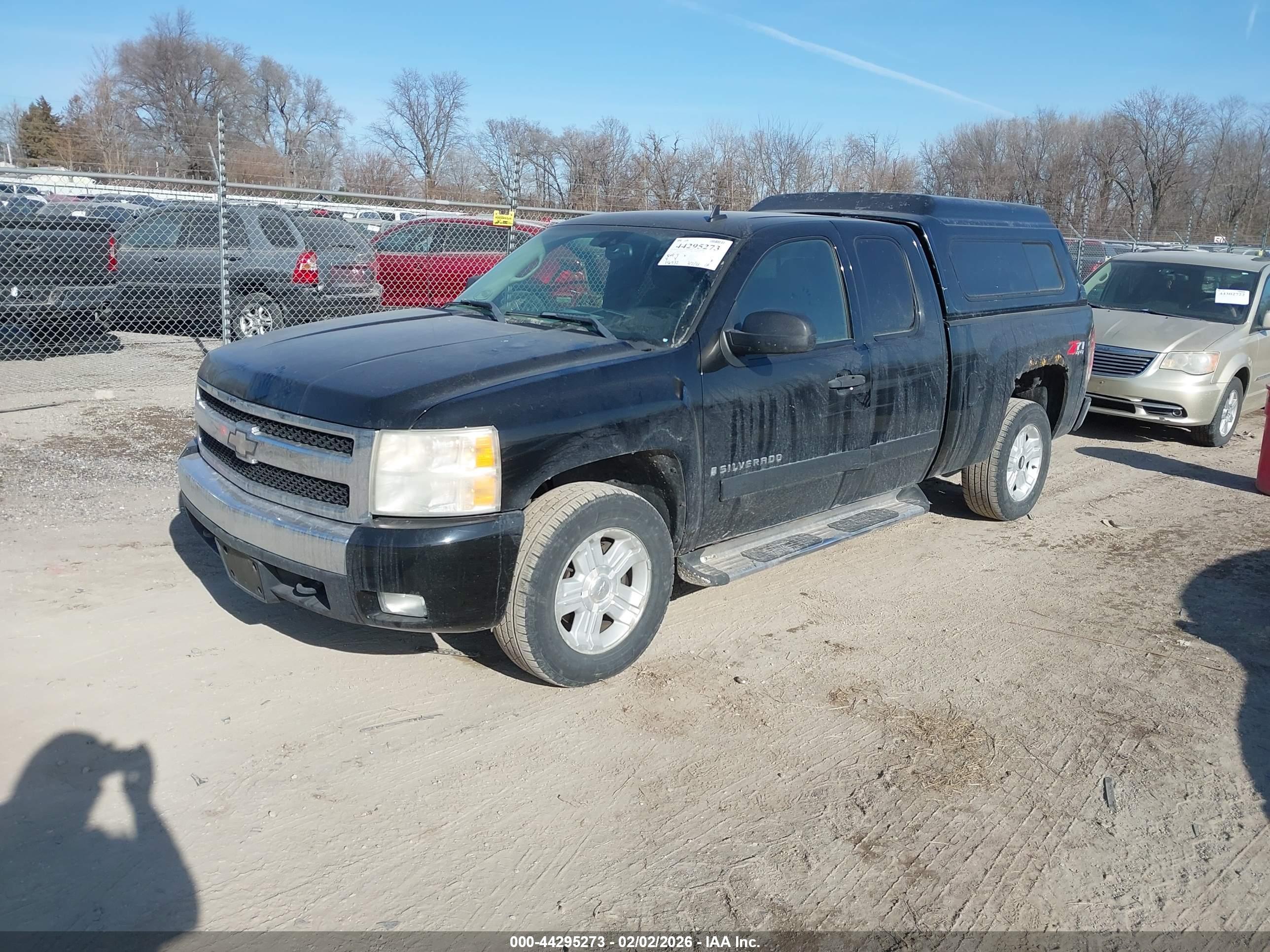 CHEVROLET SILVERADO image 2