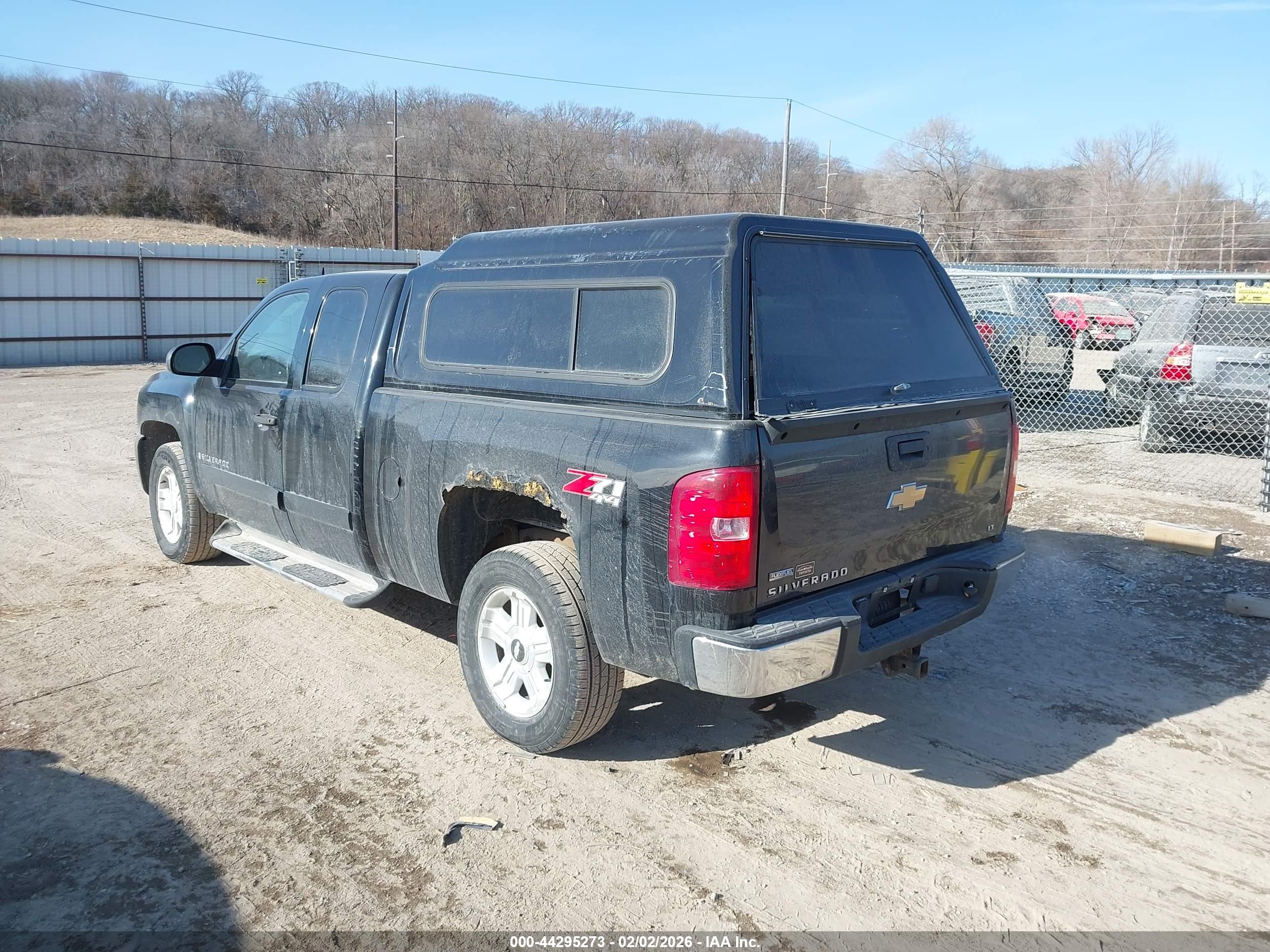CHEVROLET SILVERADO image 3