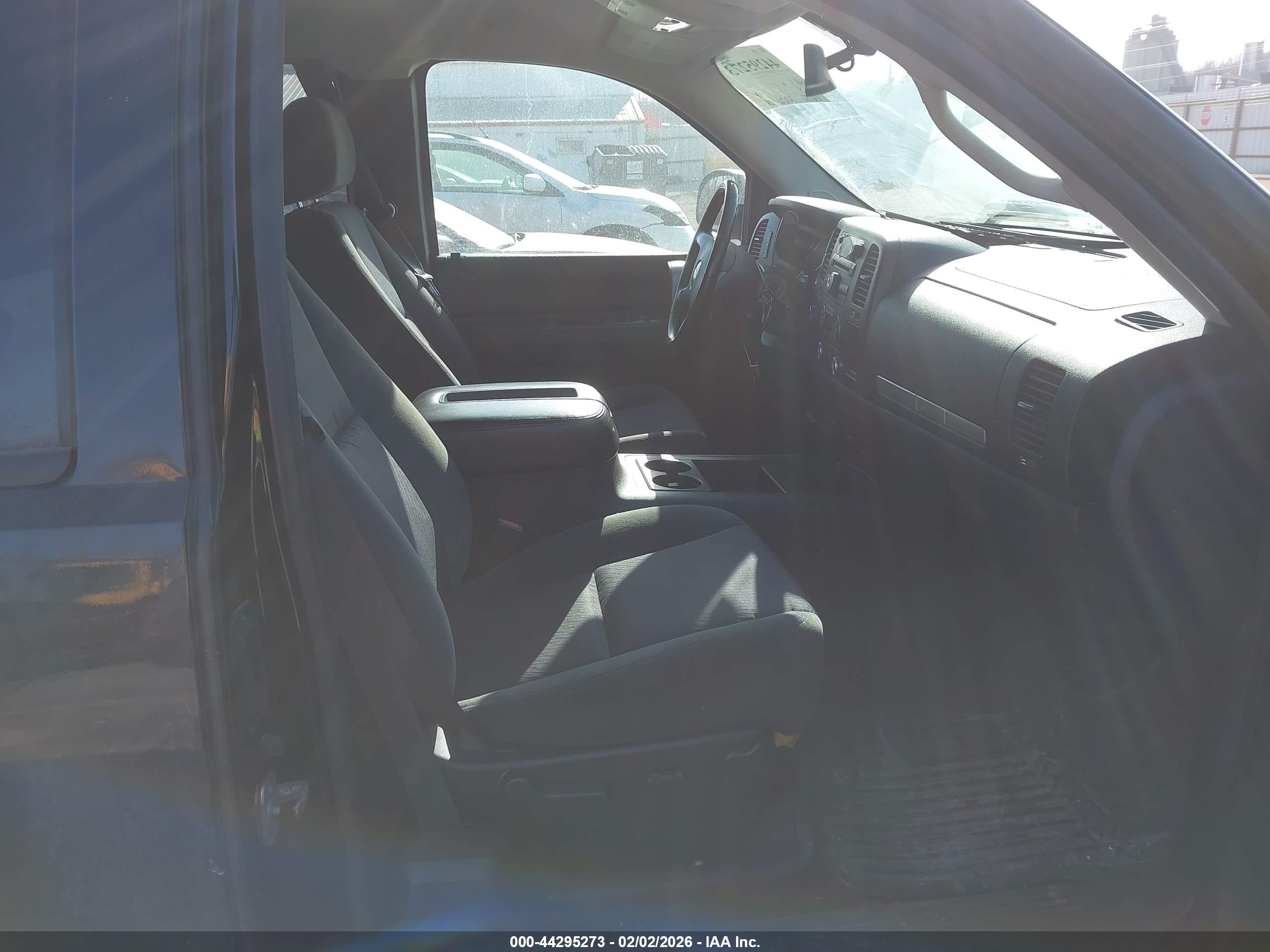 CHEVROLET SILVERADO image 5