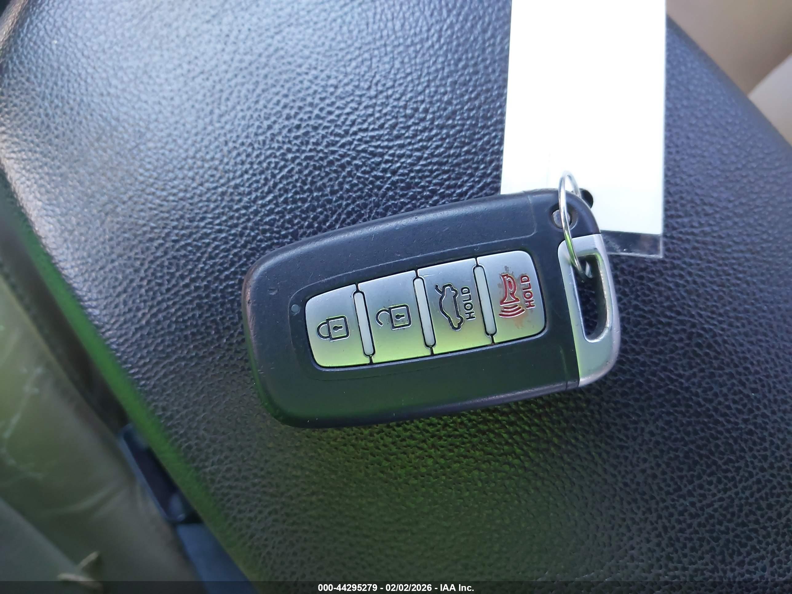 HYUNDAI ELANTRA image 11