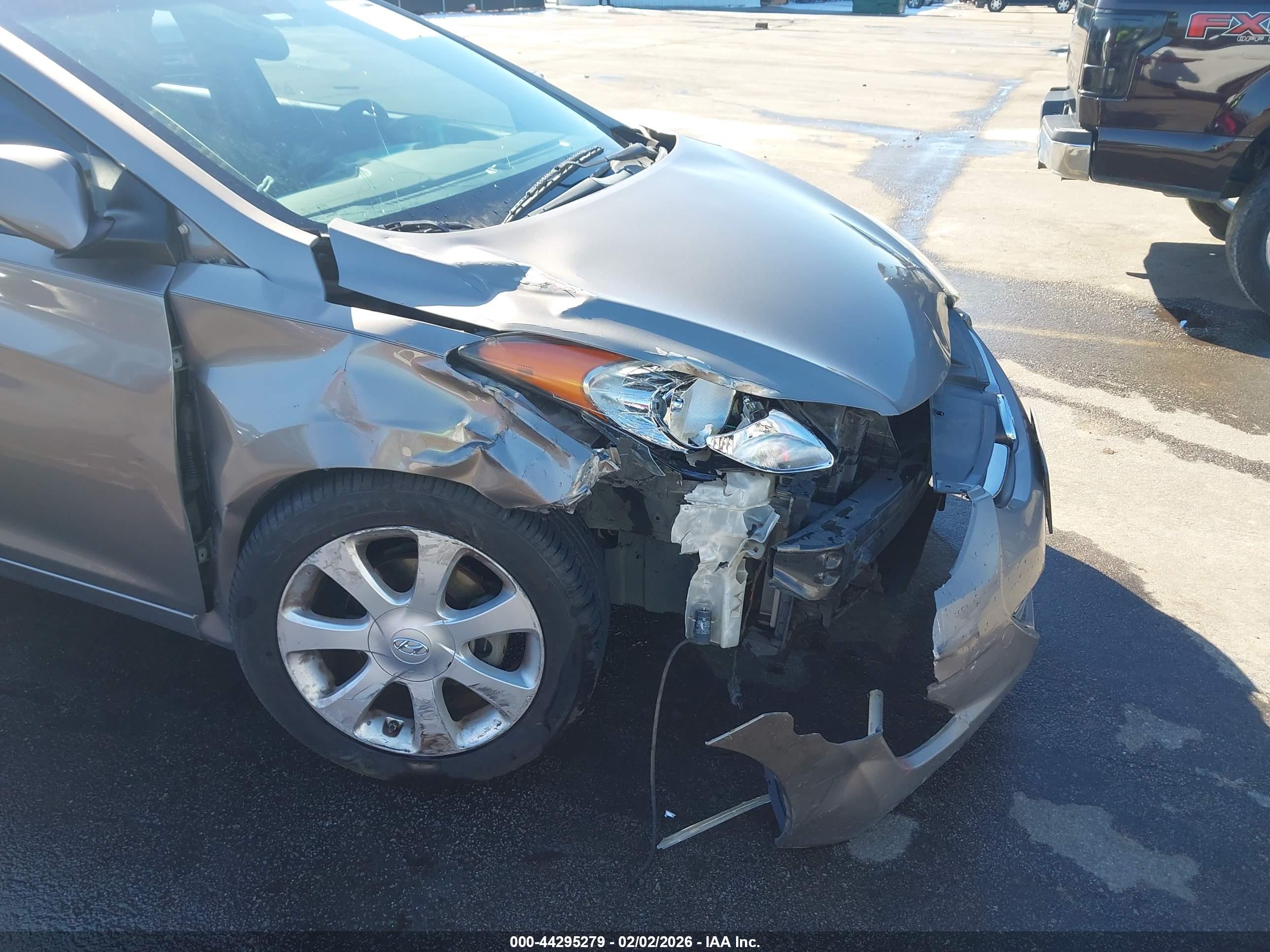 HYUNDAI ELANTRA image 6