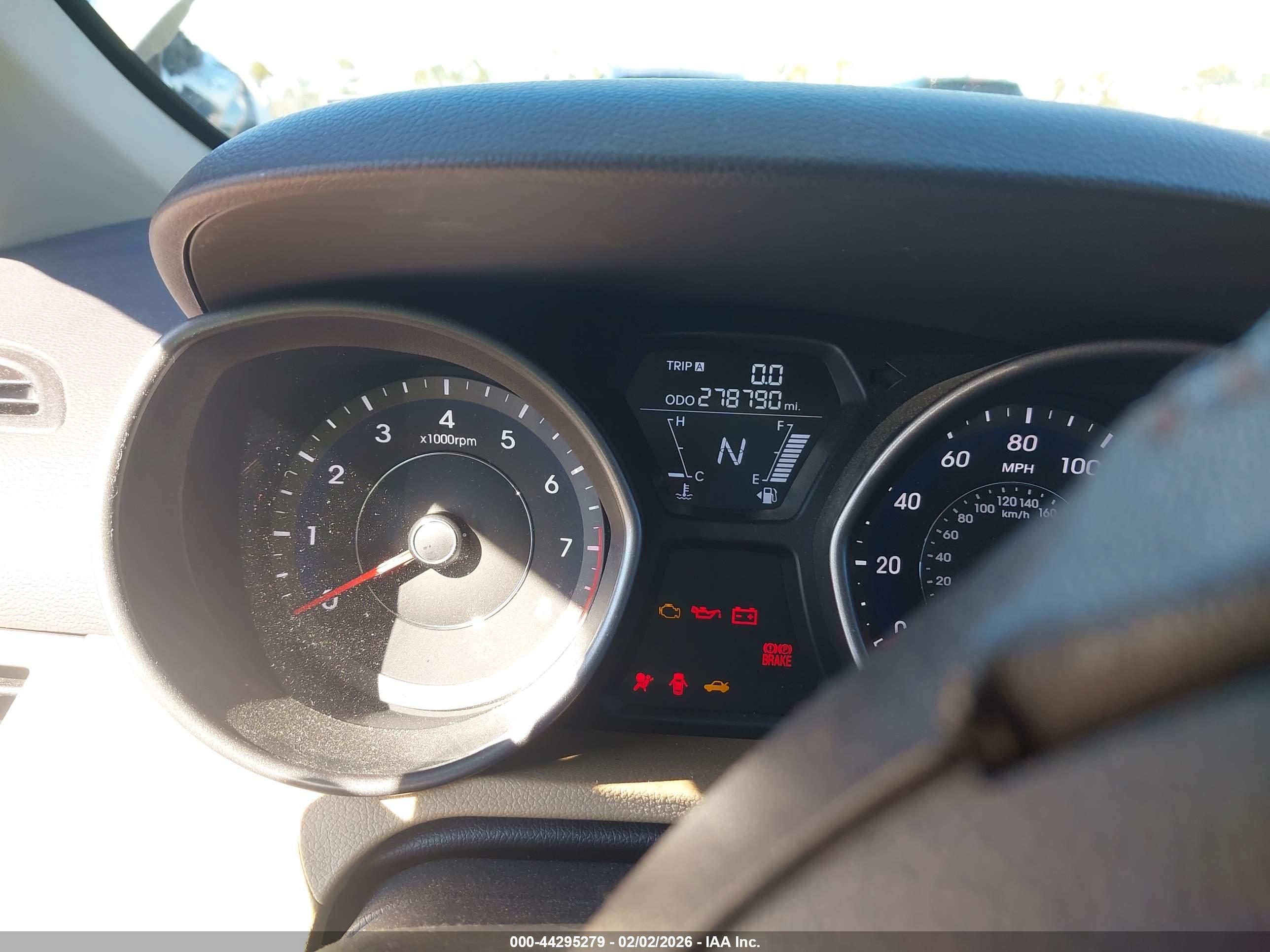 HYUNDAI ELANTRA image 7