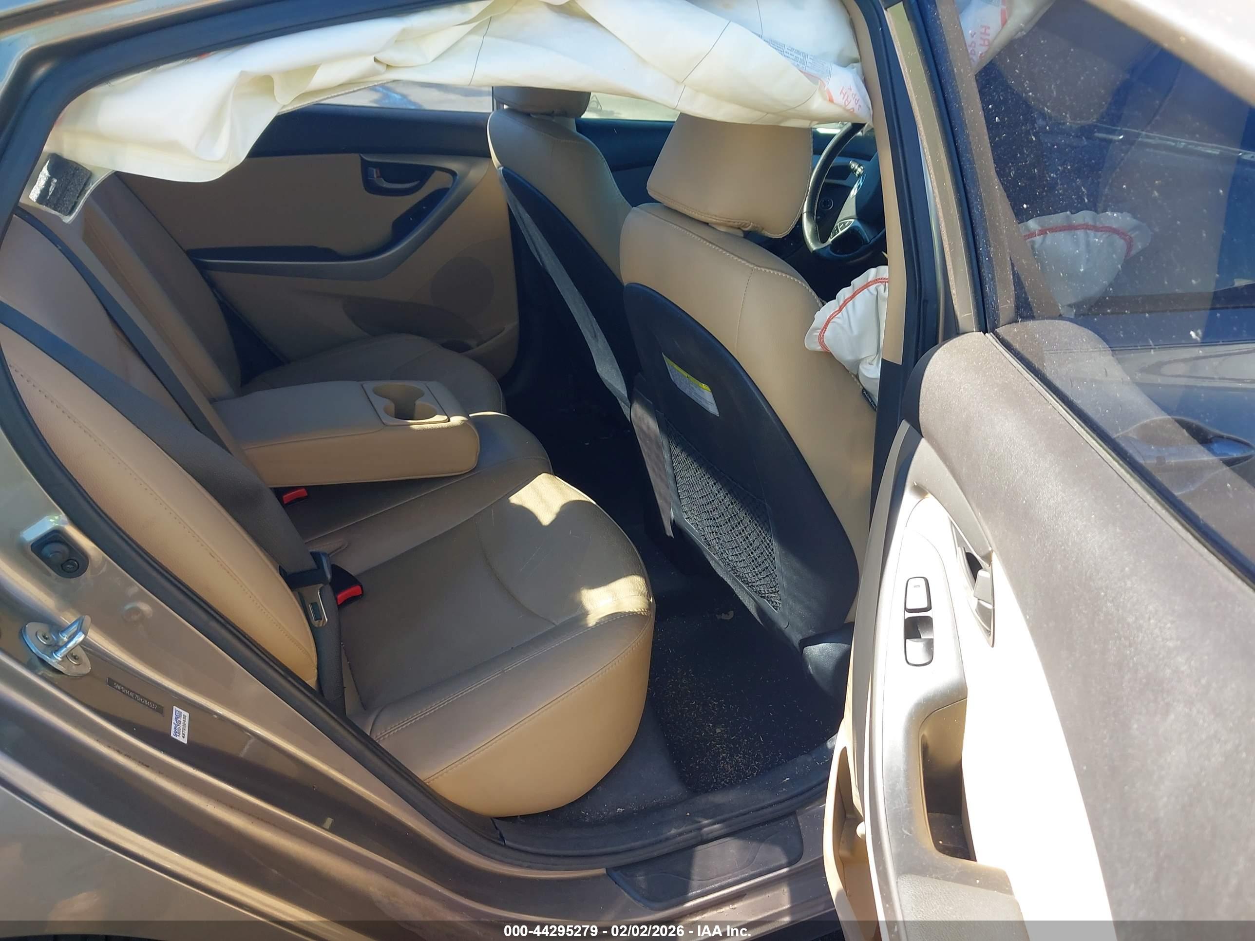 HYUNDAI ELANTRA image 8