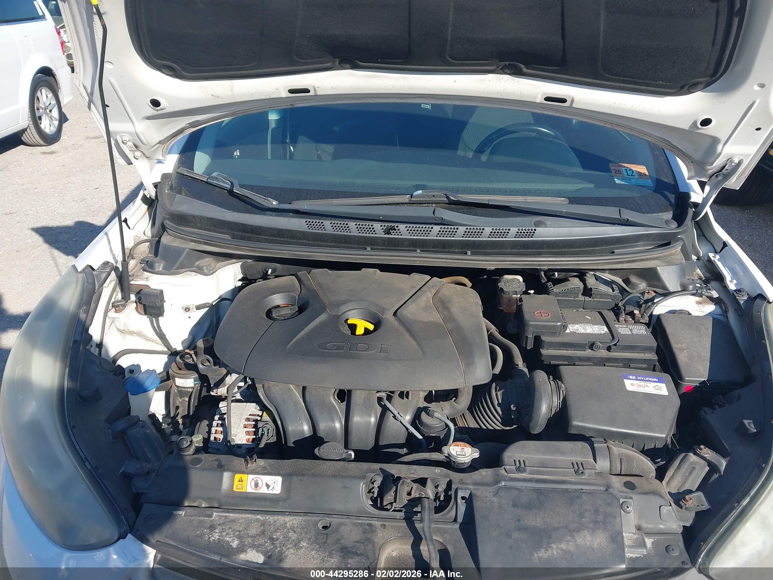 HYUNDAI ELANTRA image 10