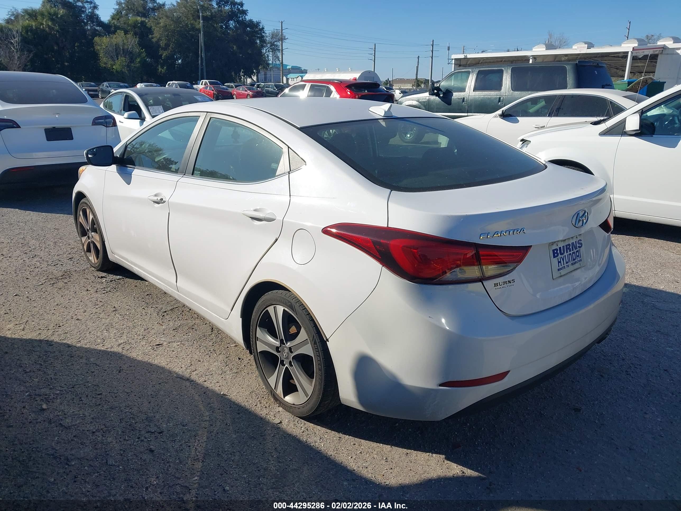 HYUNDAI ELANTRA image 3
