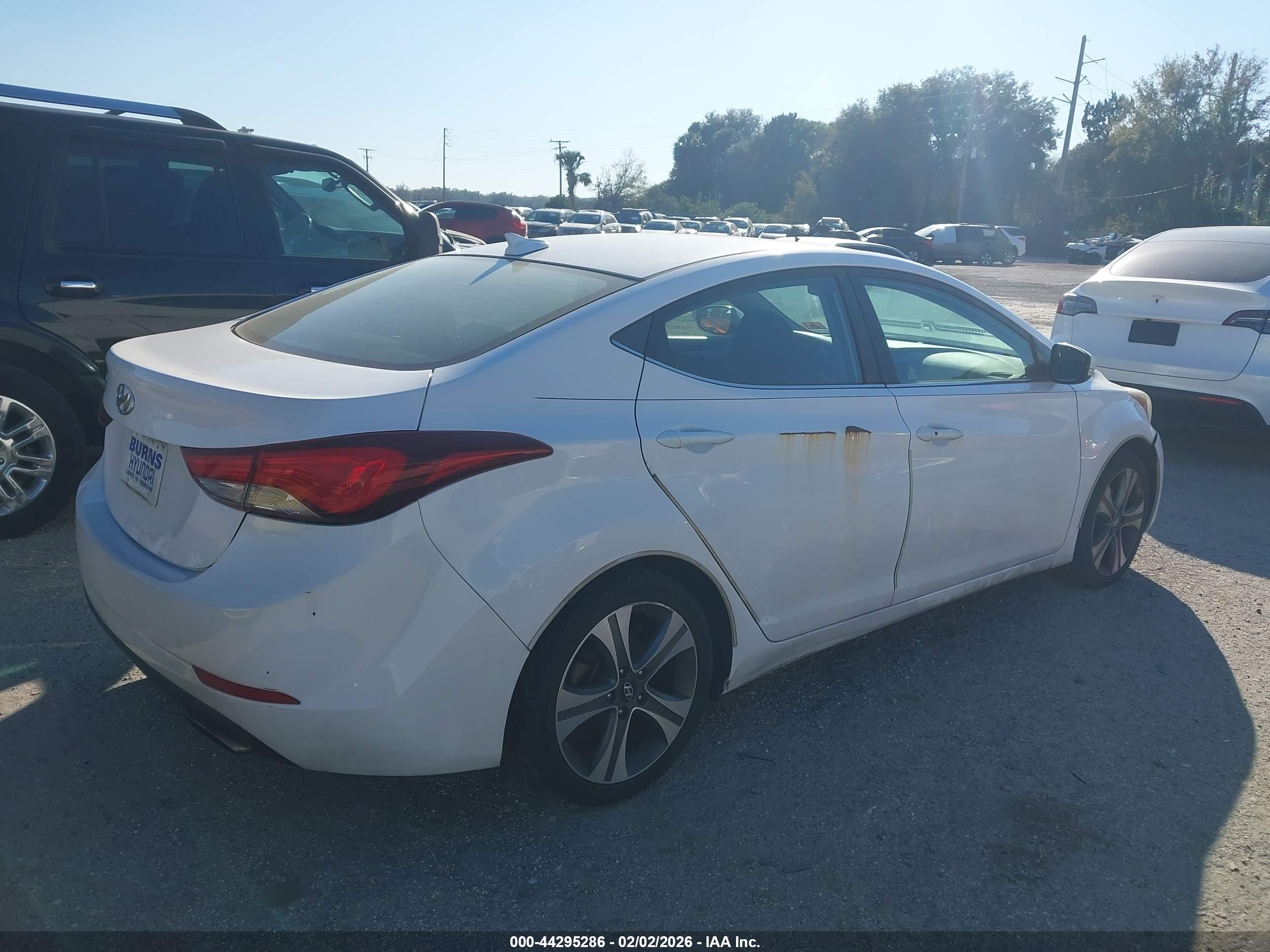 HYUNDAI ELANTRA image 4