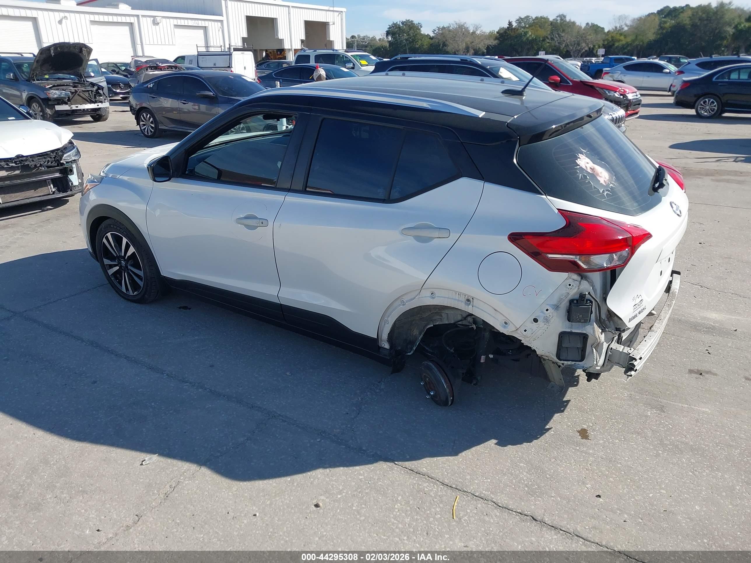 NISSAN KICKS image 3