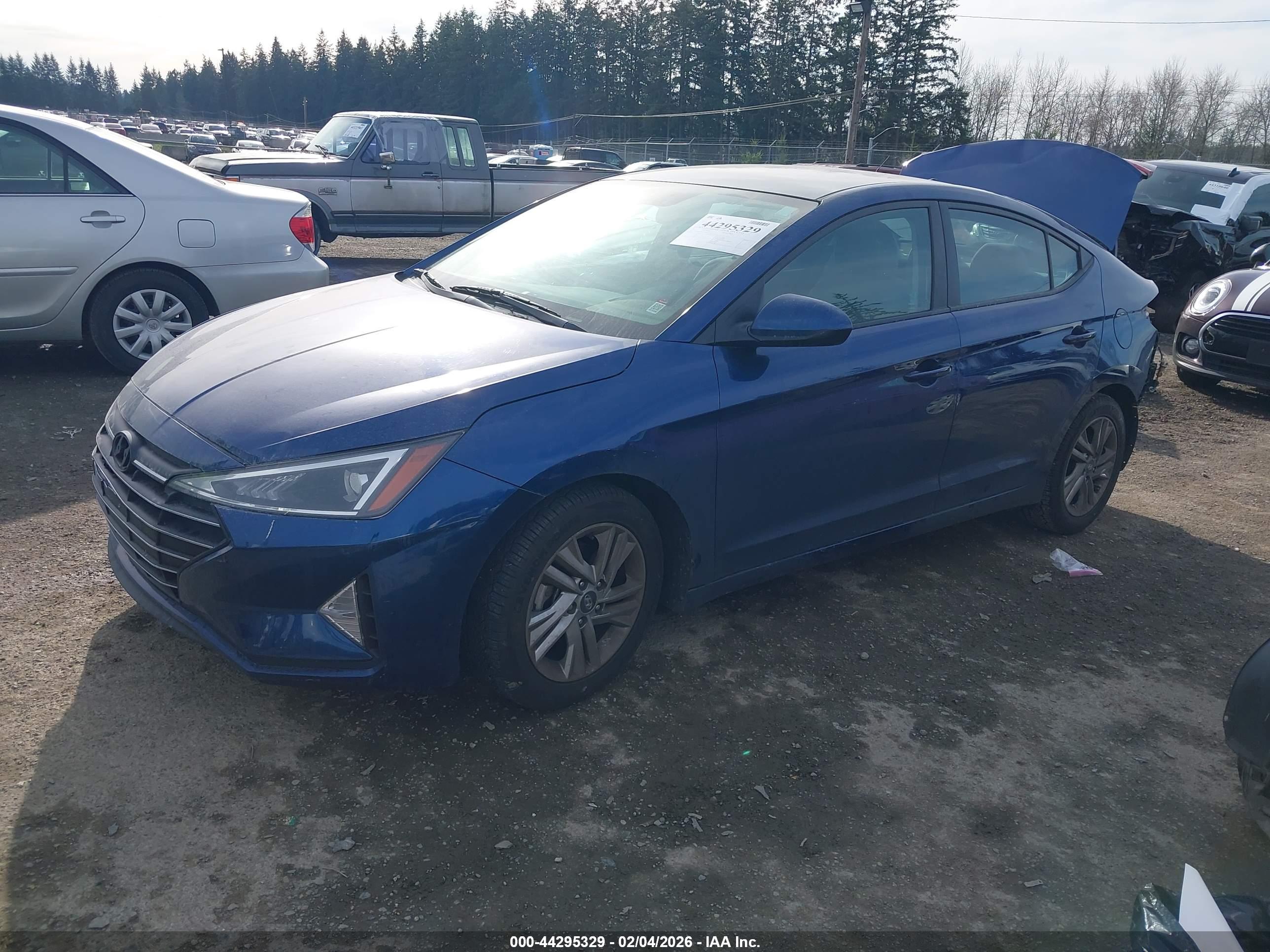 HYUNDAI ELANTRA image 2