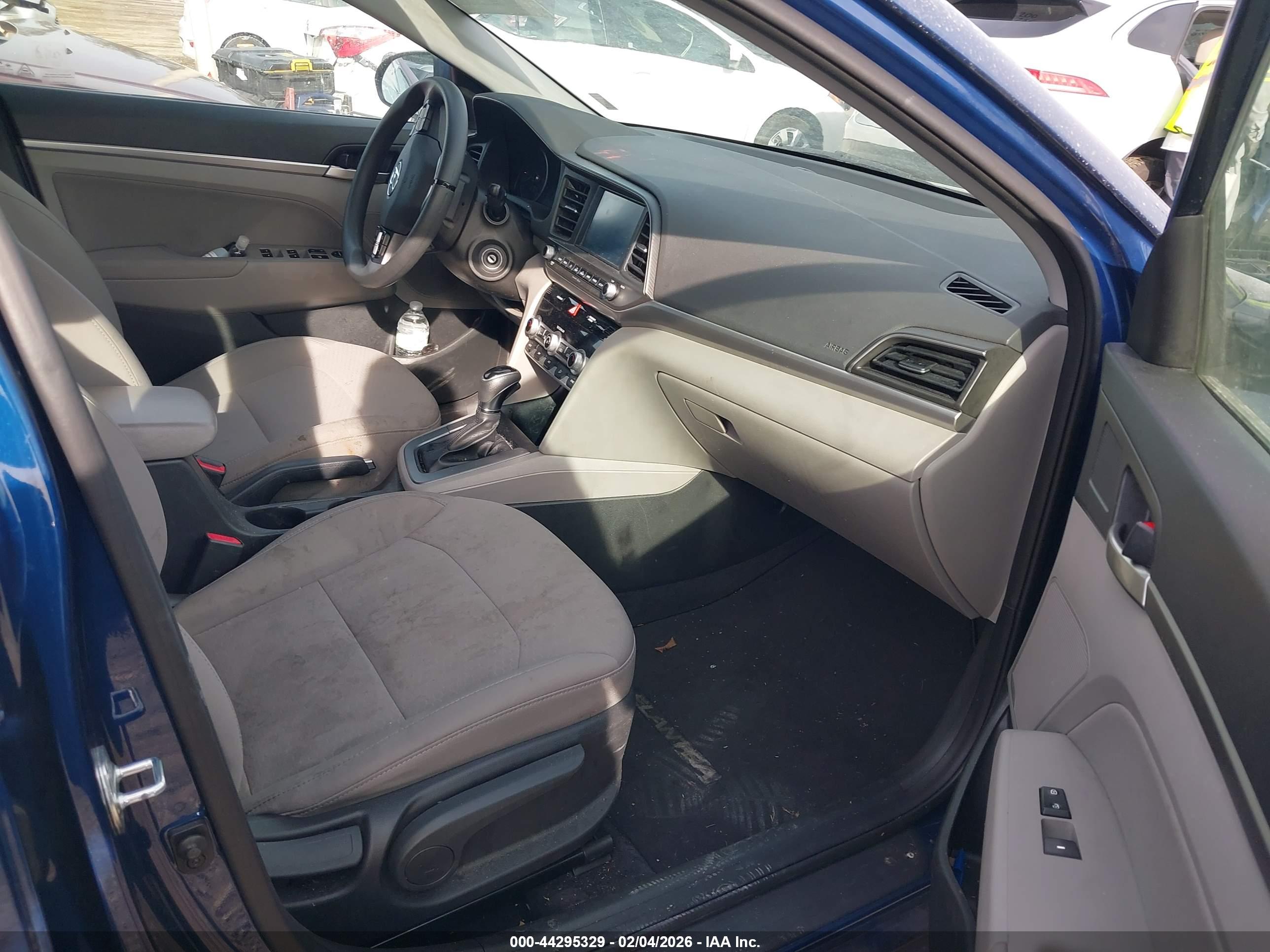 HYUNDAI ELANTRA image 5