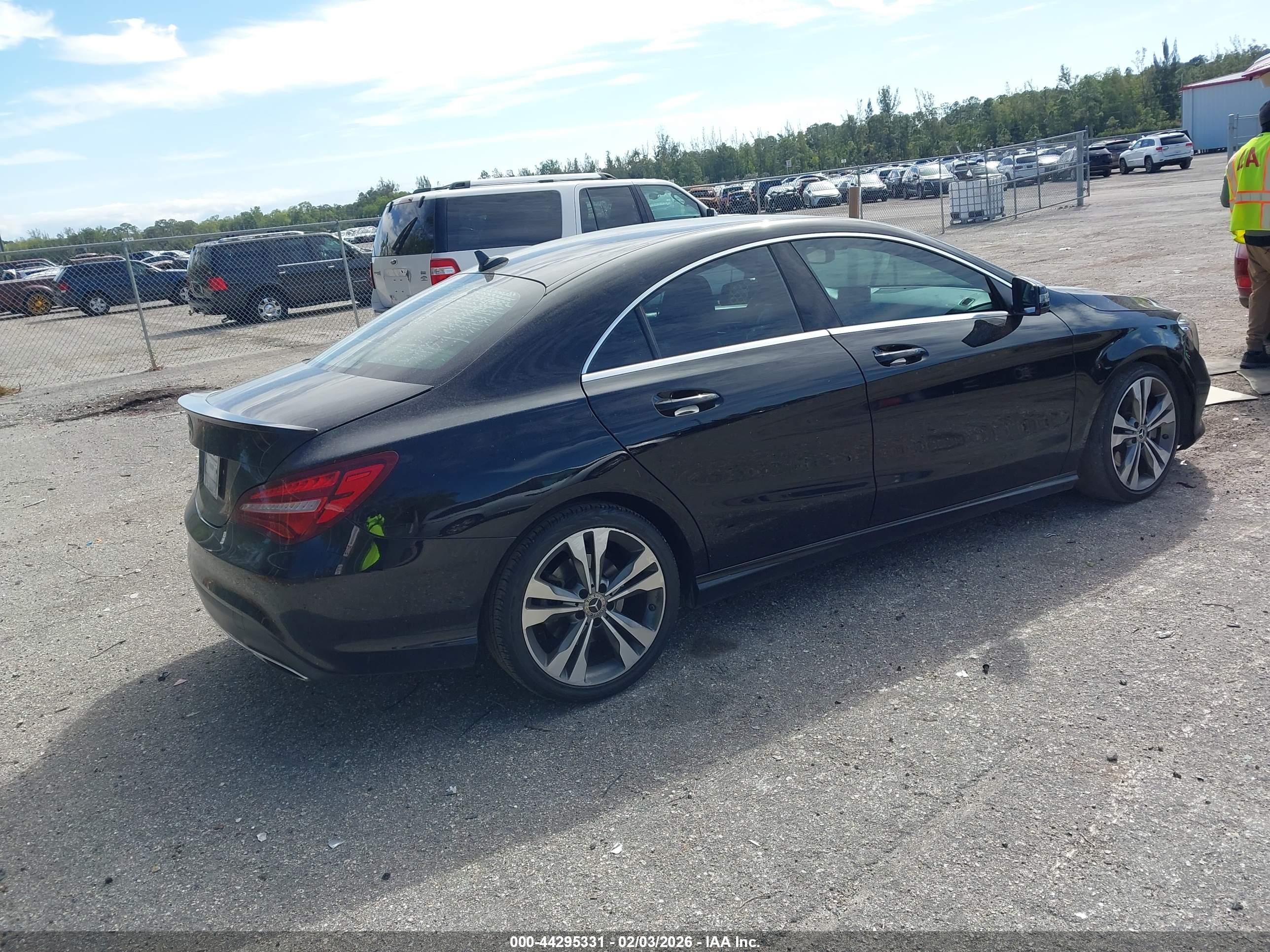 MERCEDES-BENZ CLA image 4