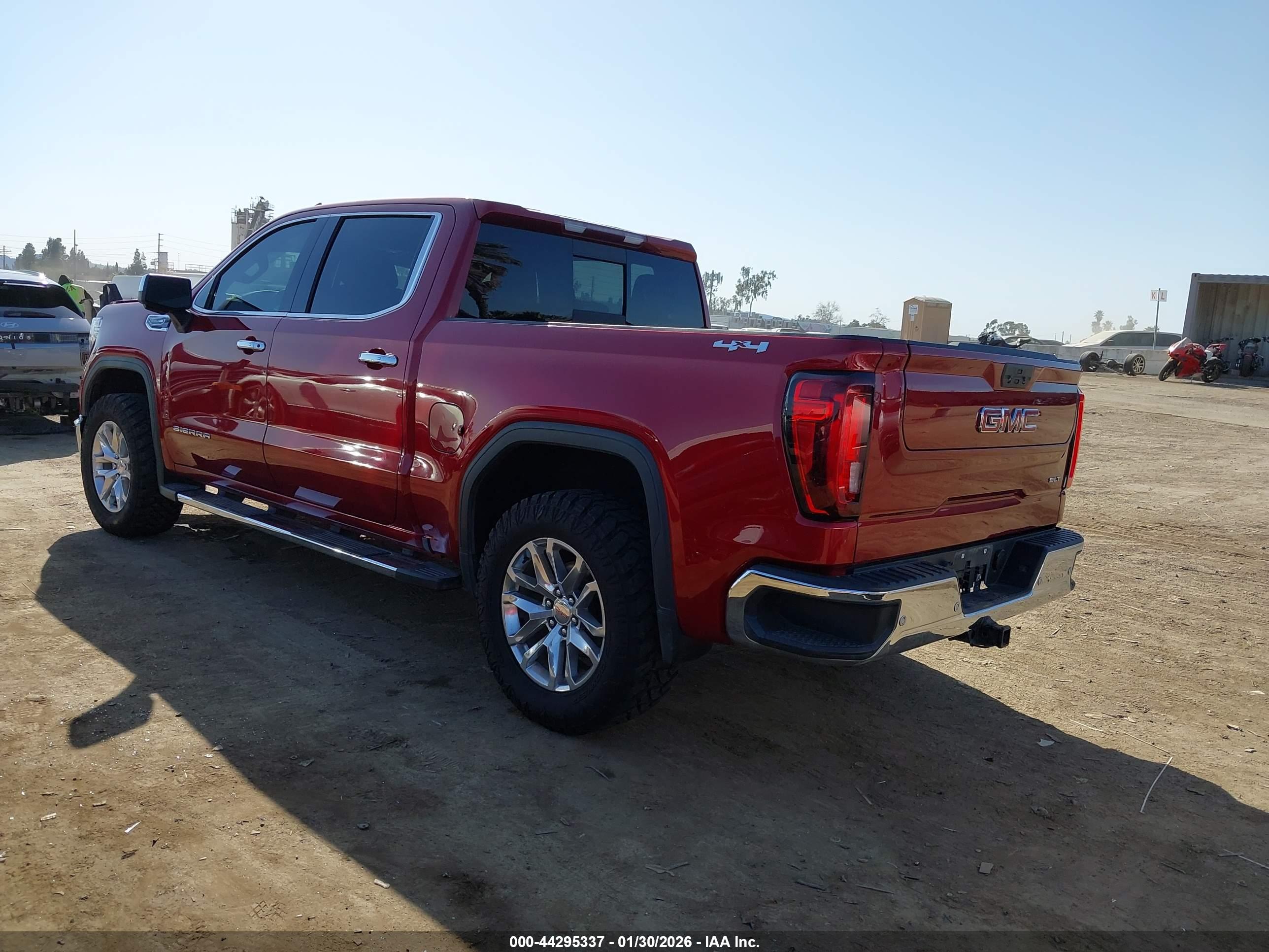 GMC SIERRA image 3