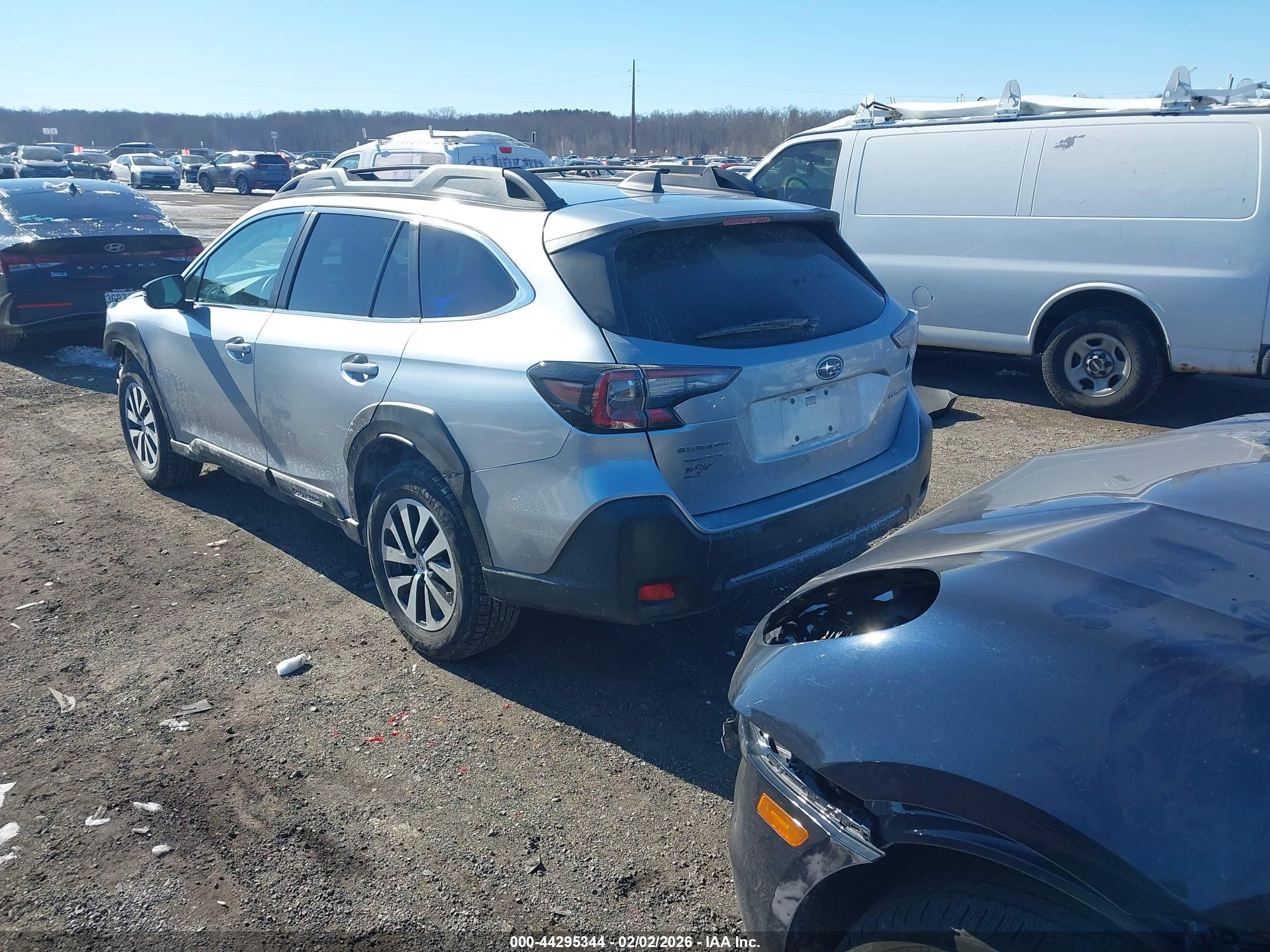 SUBARU OUTBACK image 3