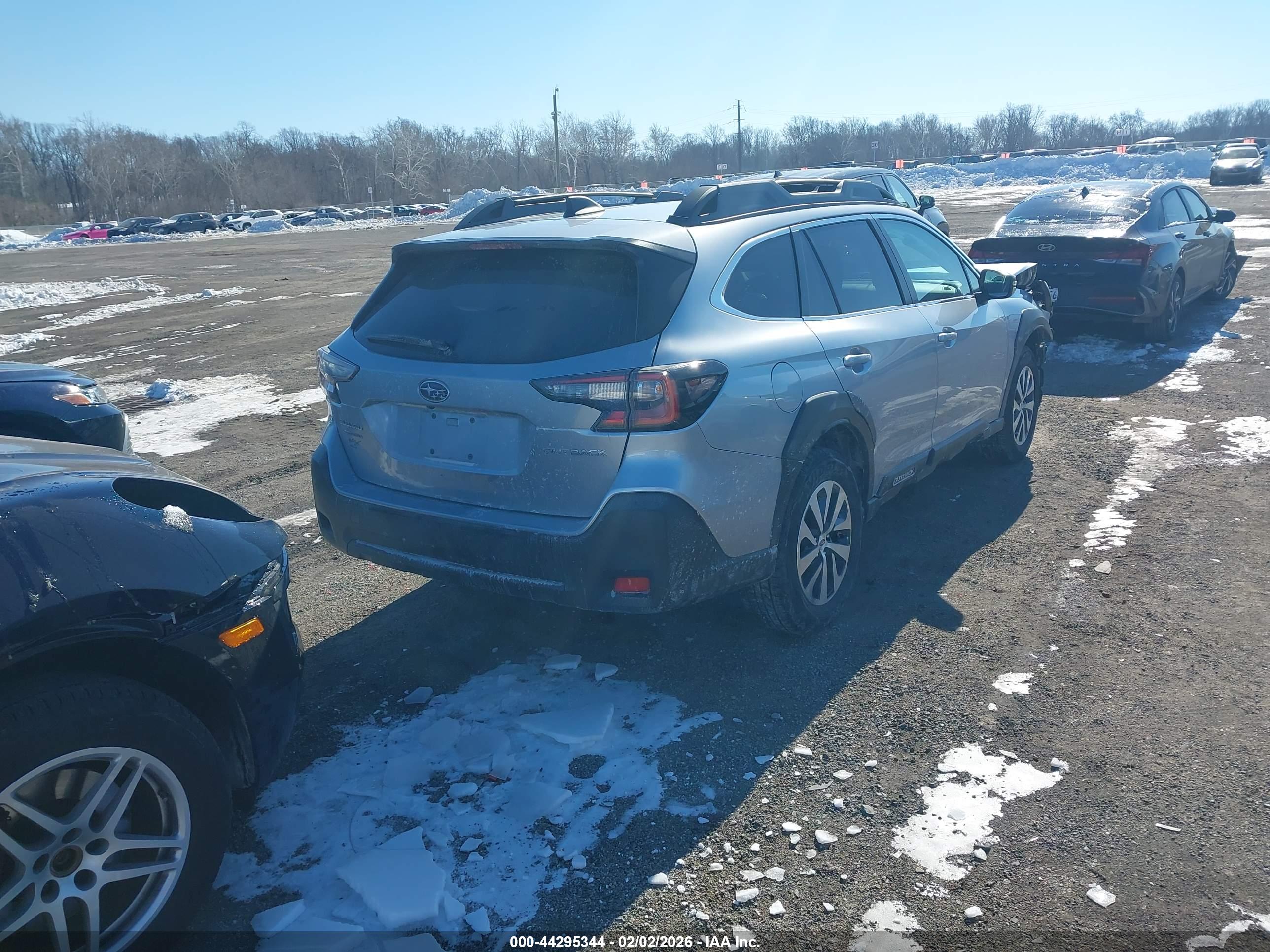 SUBARU OUTBACK image 4