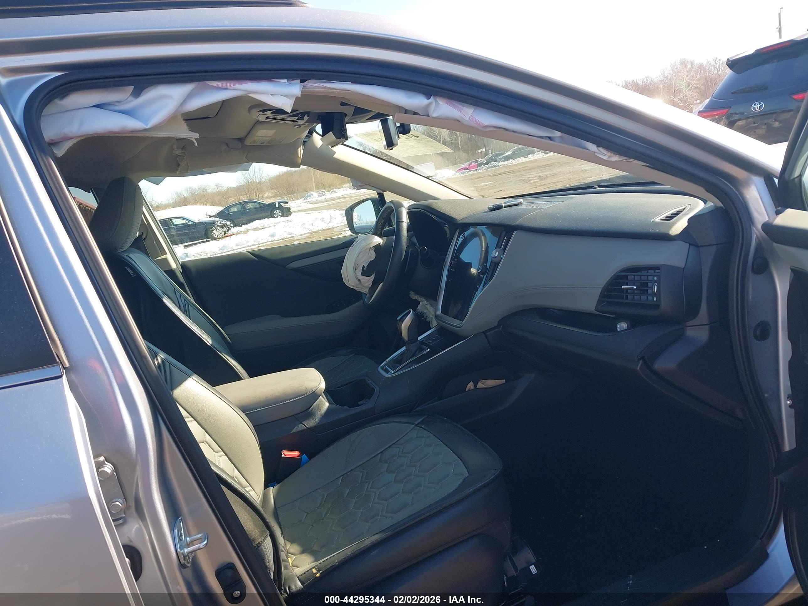 SUBARU OUTBACK image 5