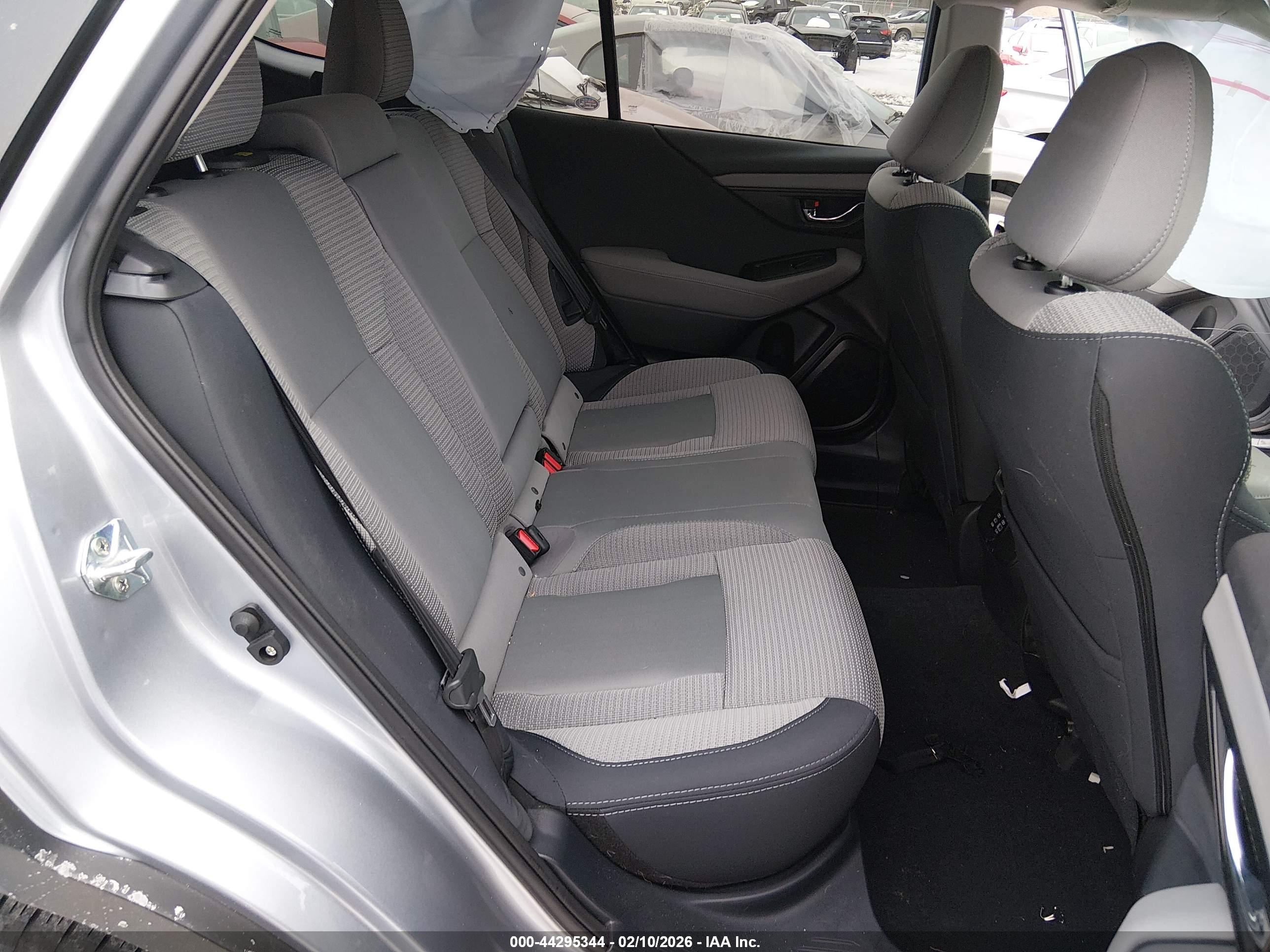 SUBARU OUTBACK image 8
