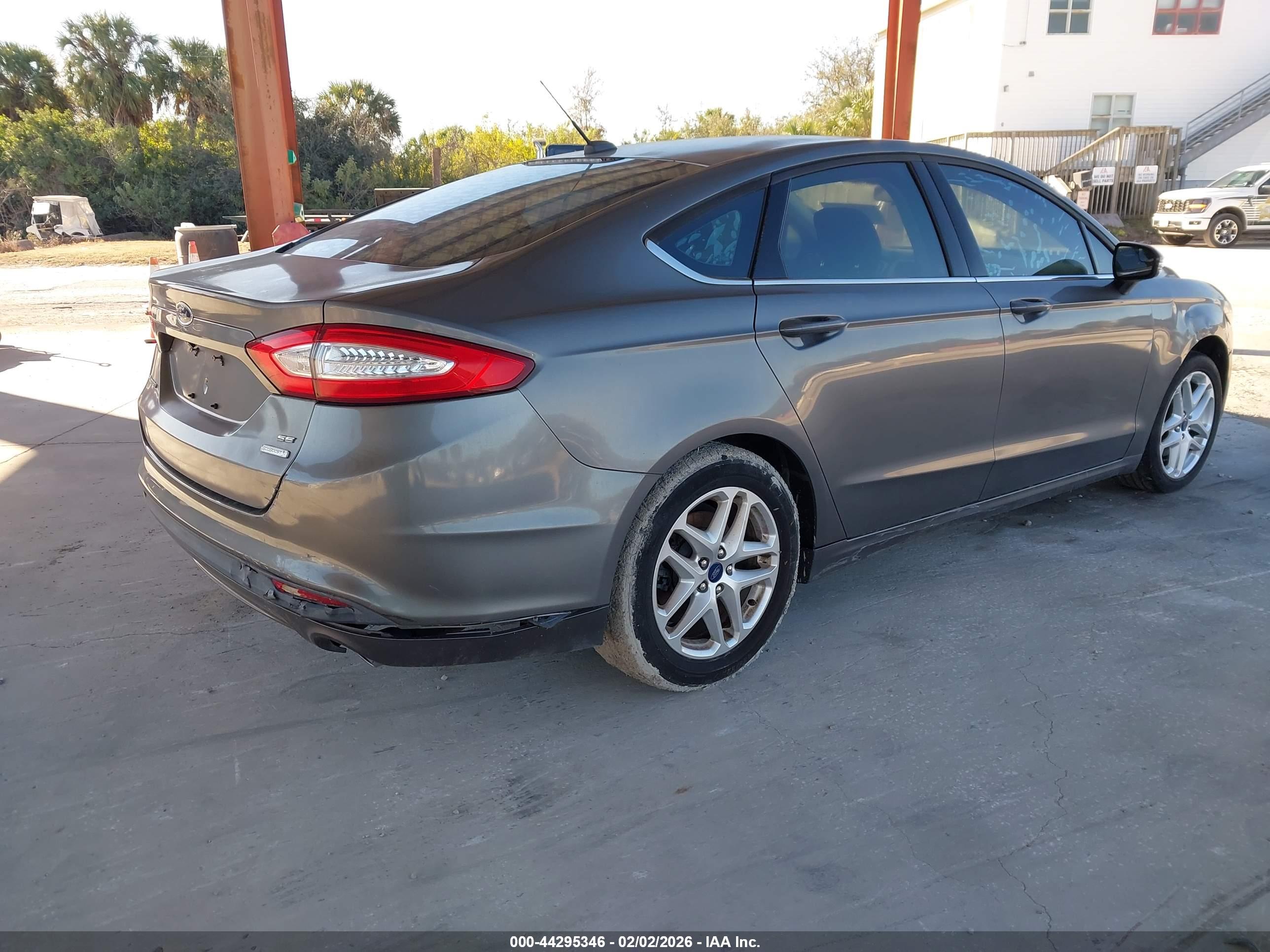FORD FUSION image 4