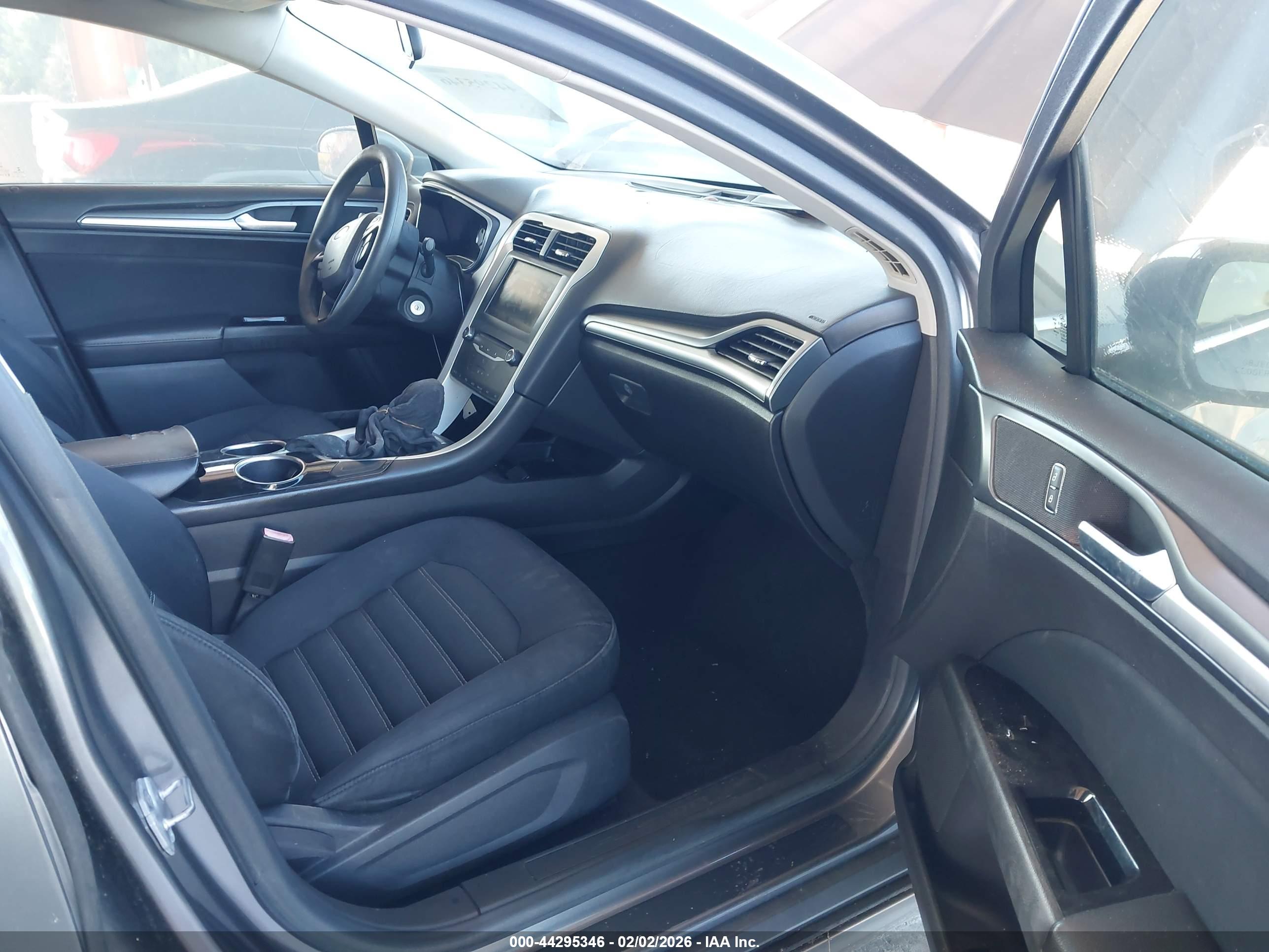 FORD FUSION image 5
