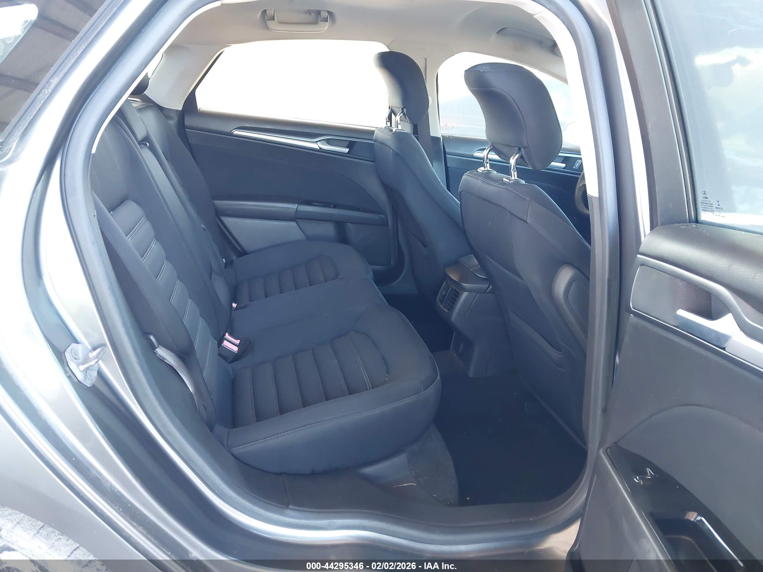 FORD FUSION image 8
