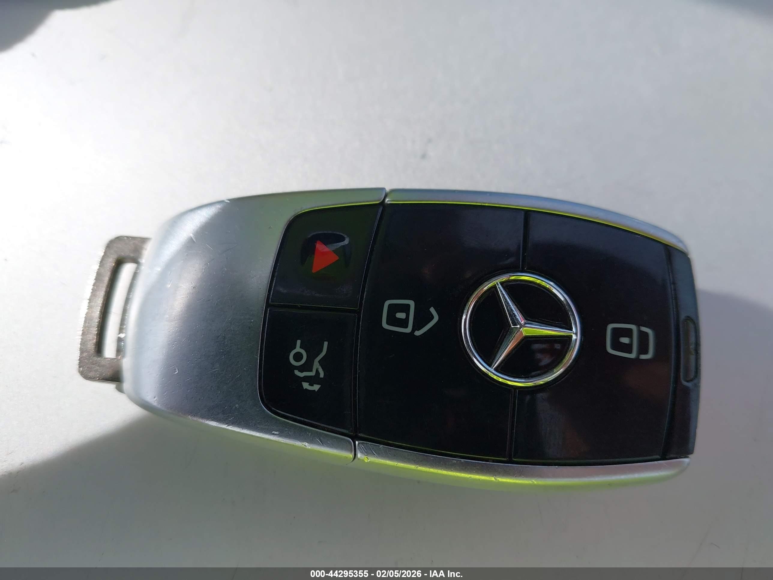 MERCEDES-BENZ E image 11