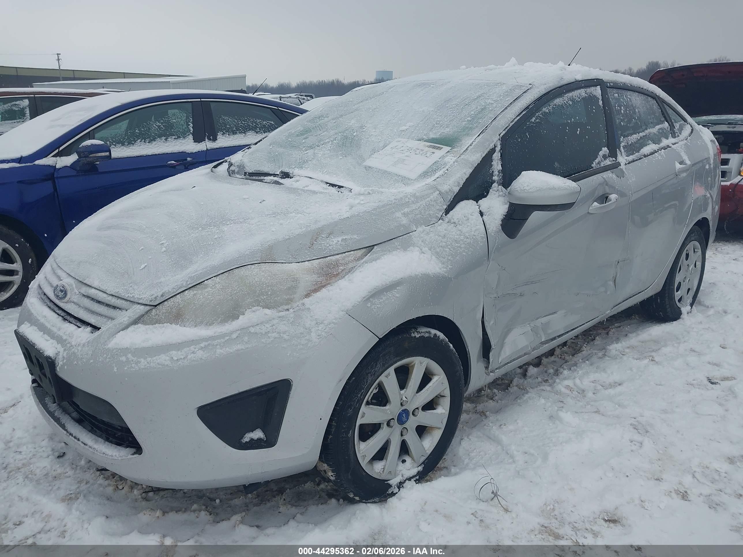 FORD FIESTA image 2