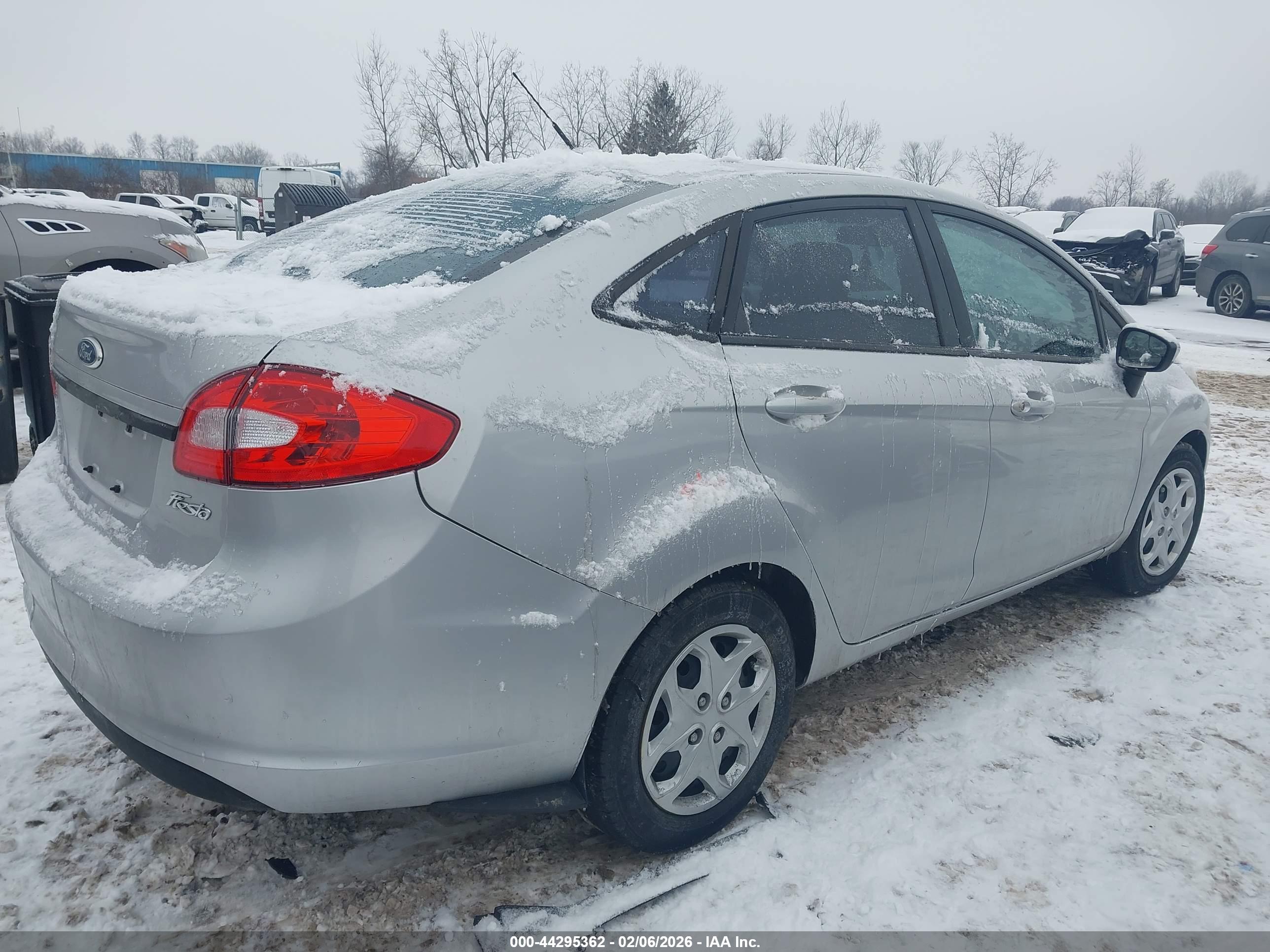 FORD FIESTA image 4