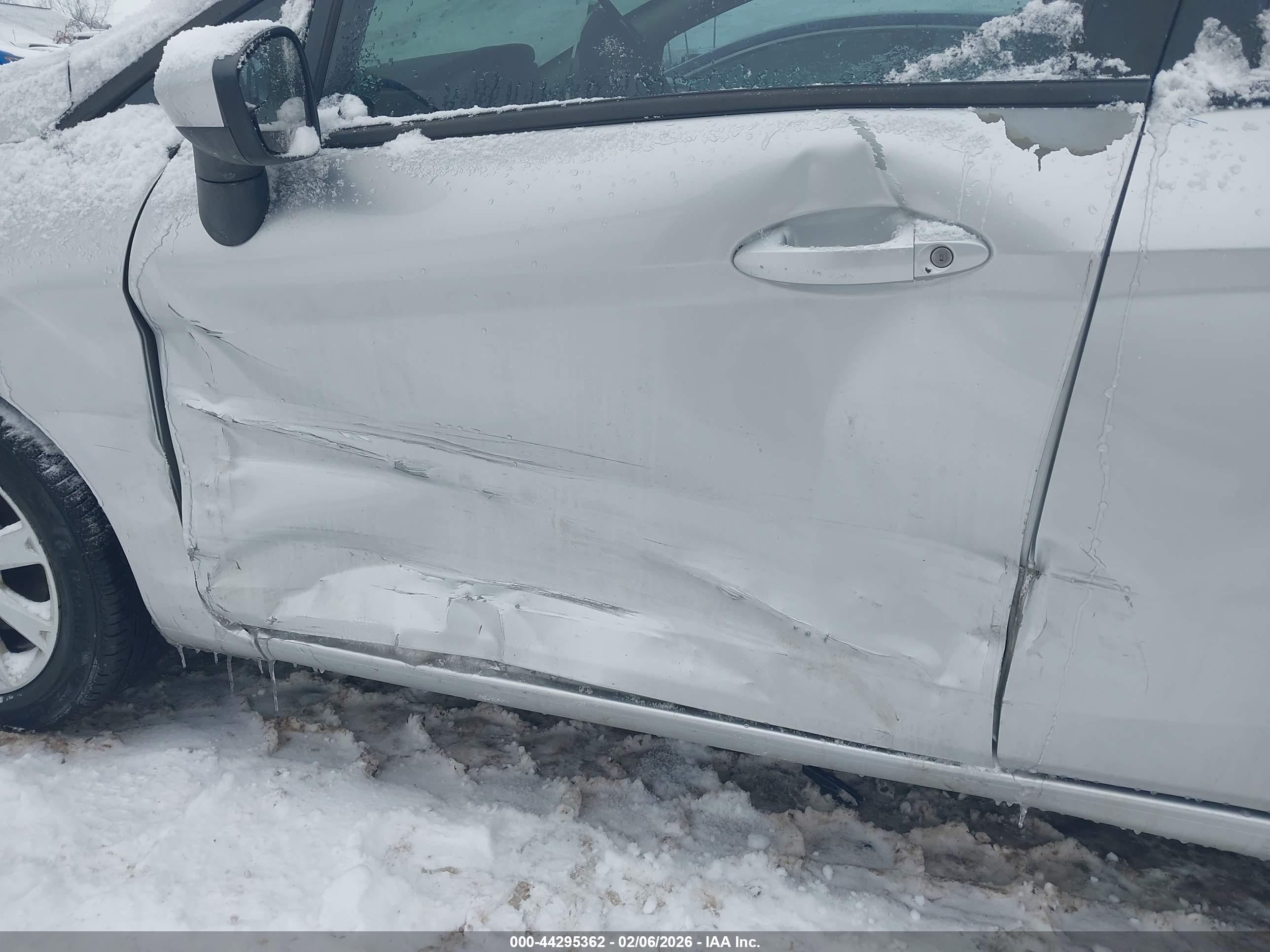 FORD FIESTA image 6
