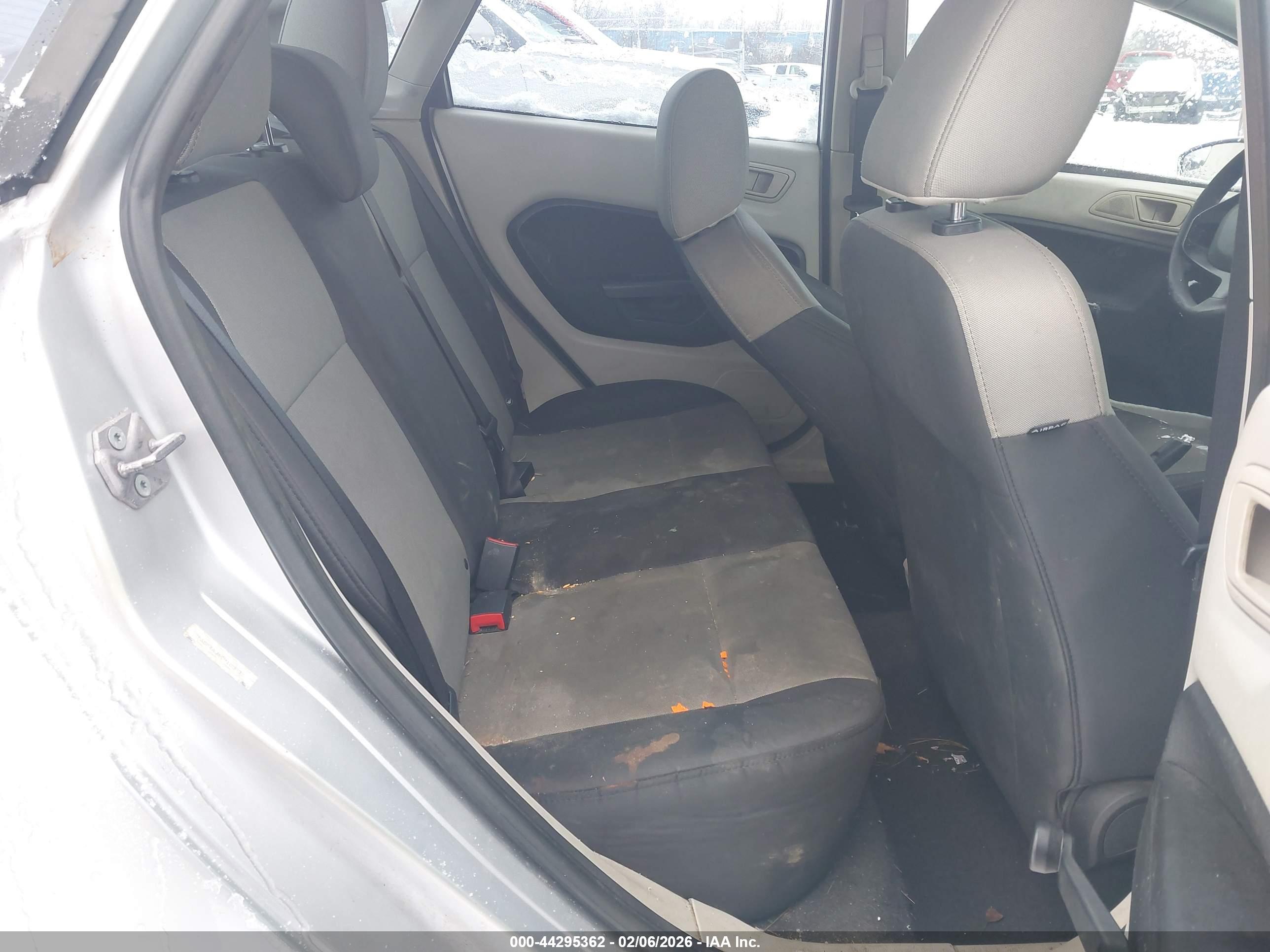 FORD FIESTA image 8