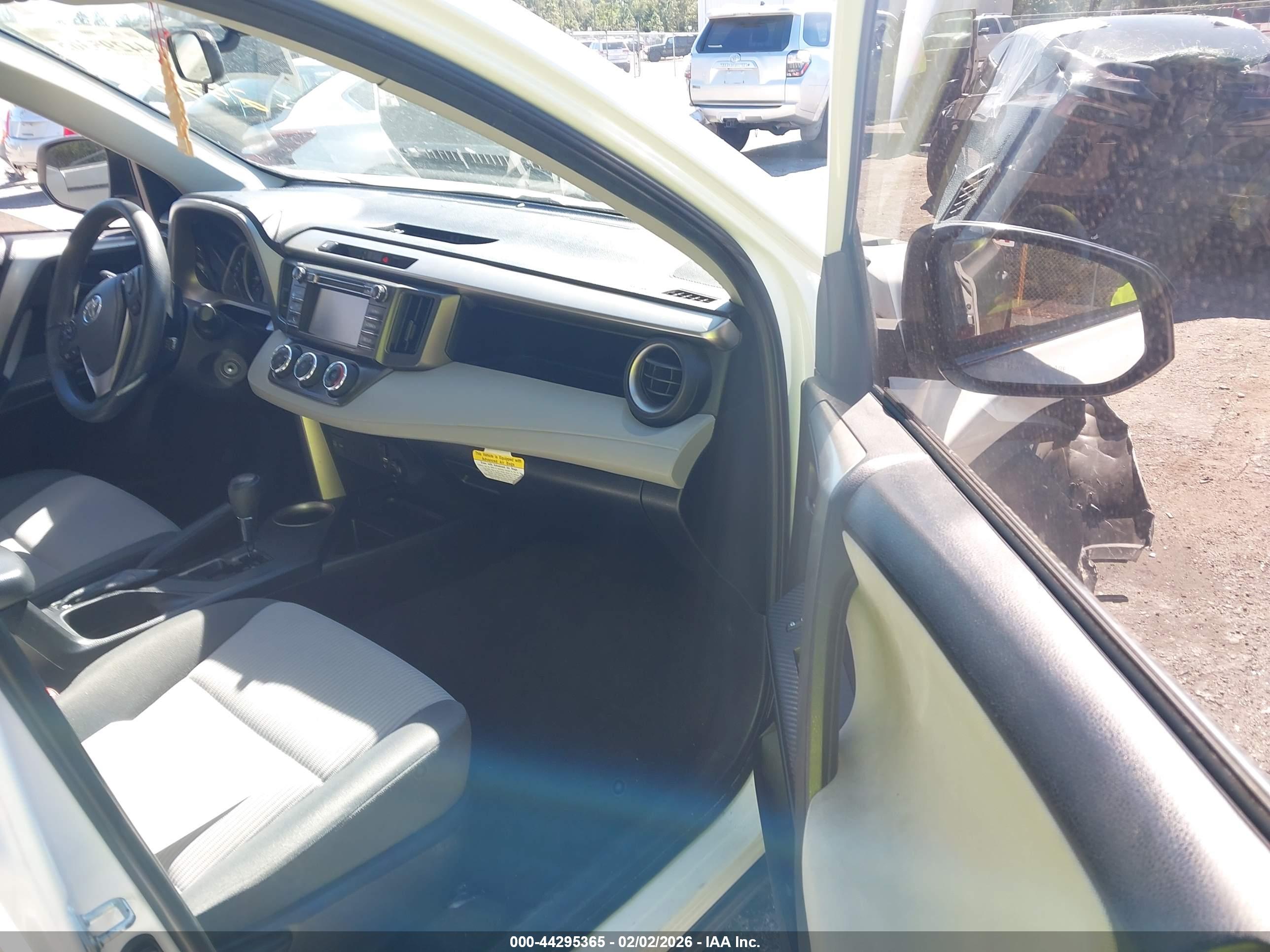TOYOTA RAV4 image 5