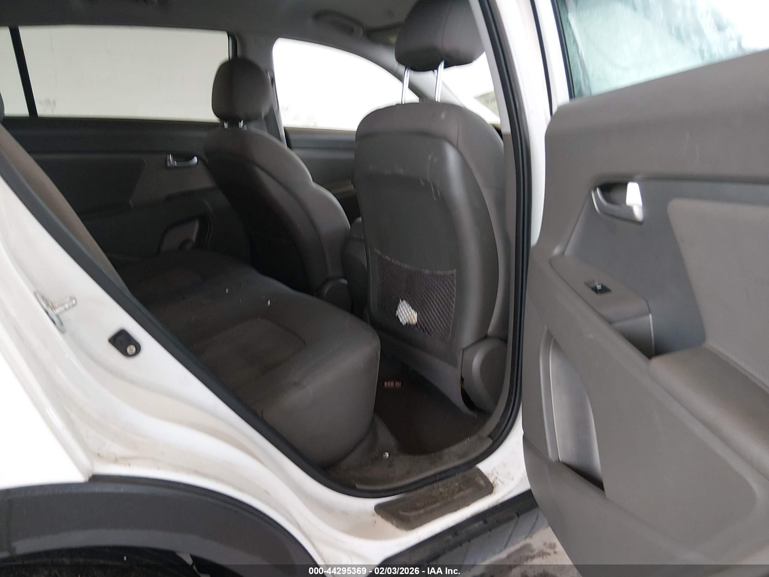KIA SPORTAGE image 8