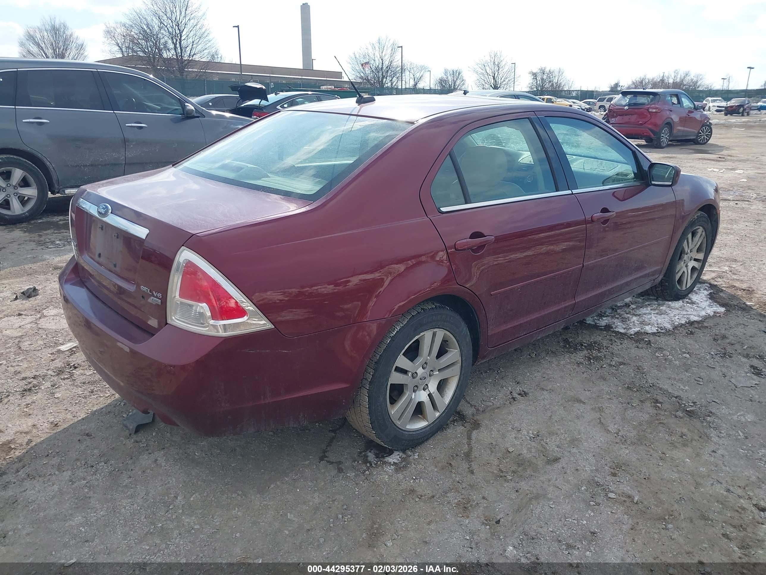FORD FUSION image 4