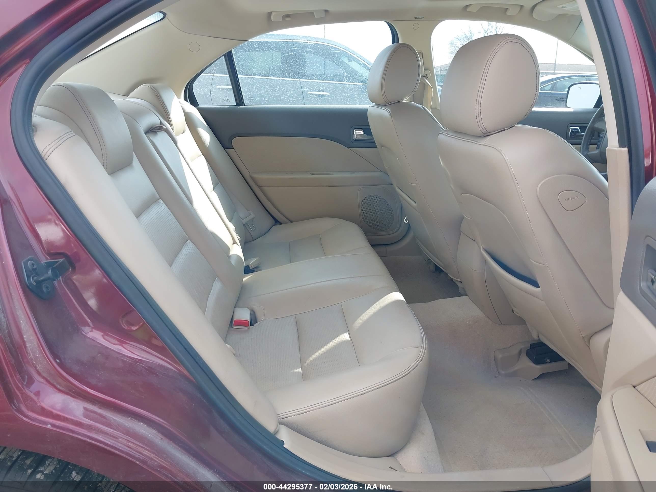 FORD FUSION image 8