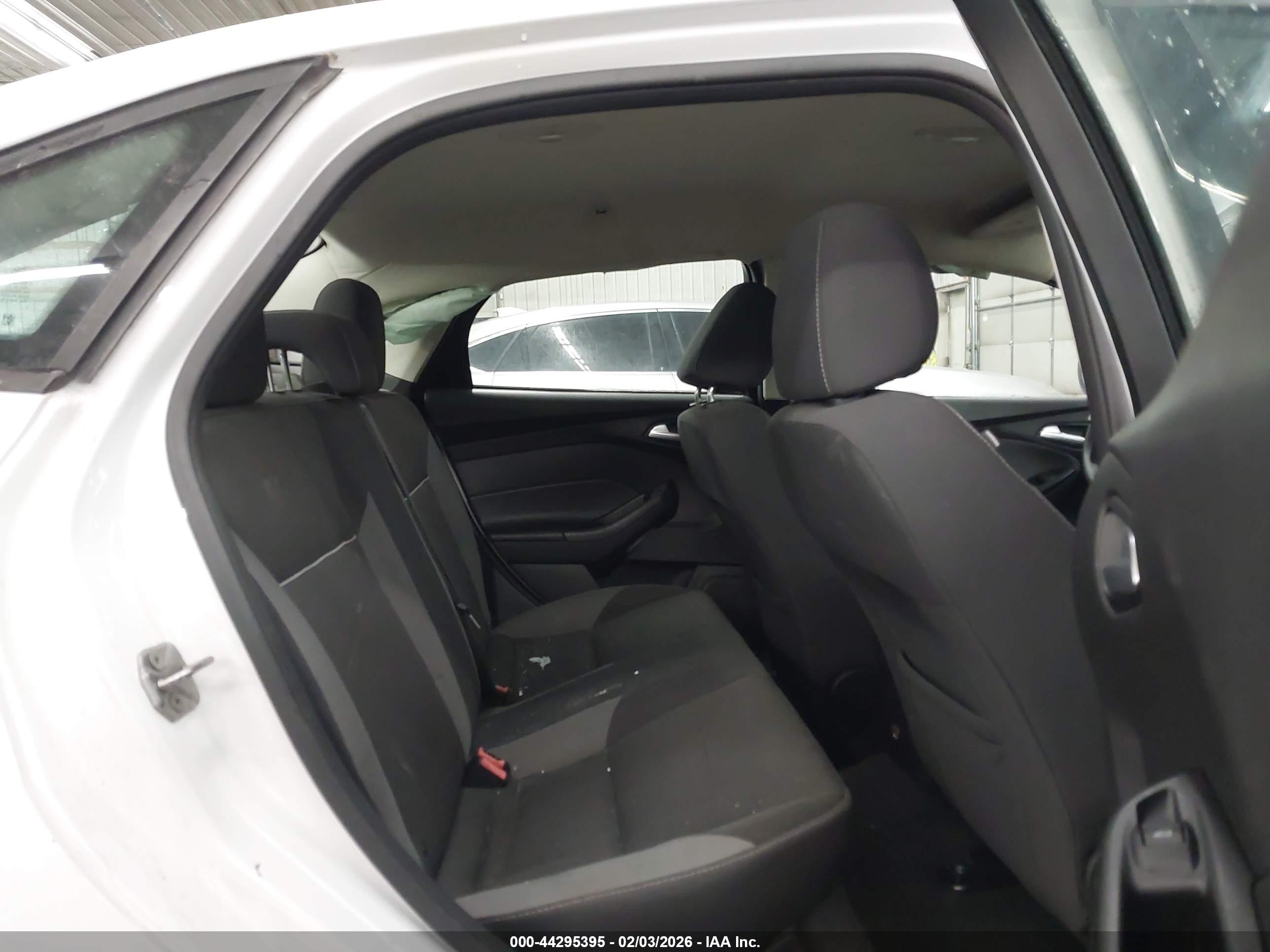 FORD FOCUS image 8