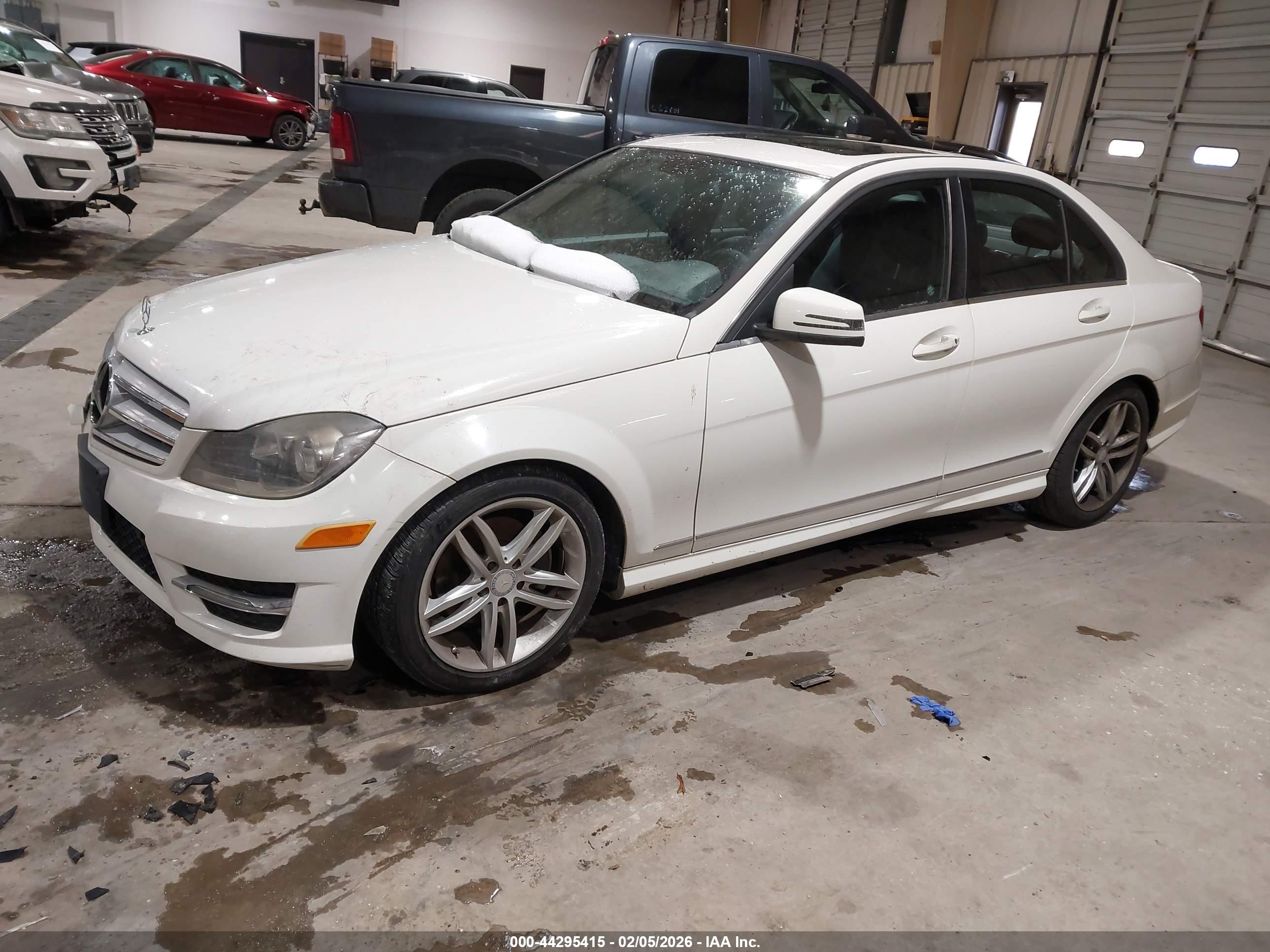 MERCEDES-BENZ C image 2