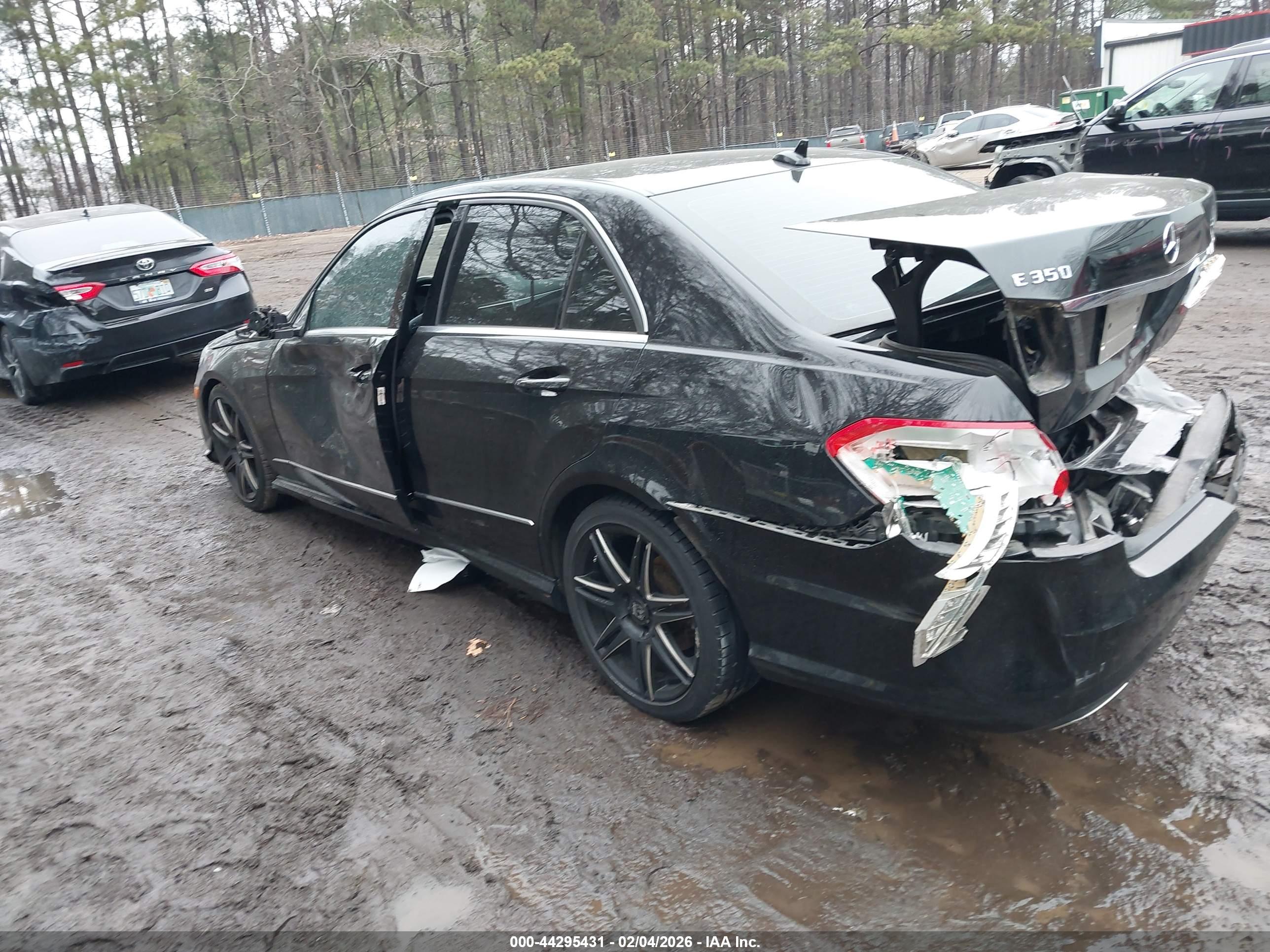 MERCEDES-BENZ E image 3