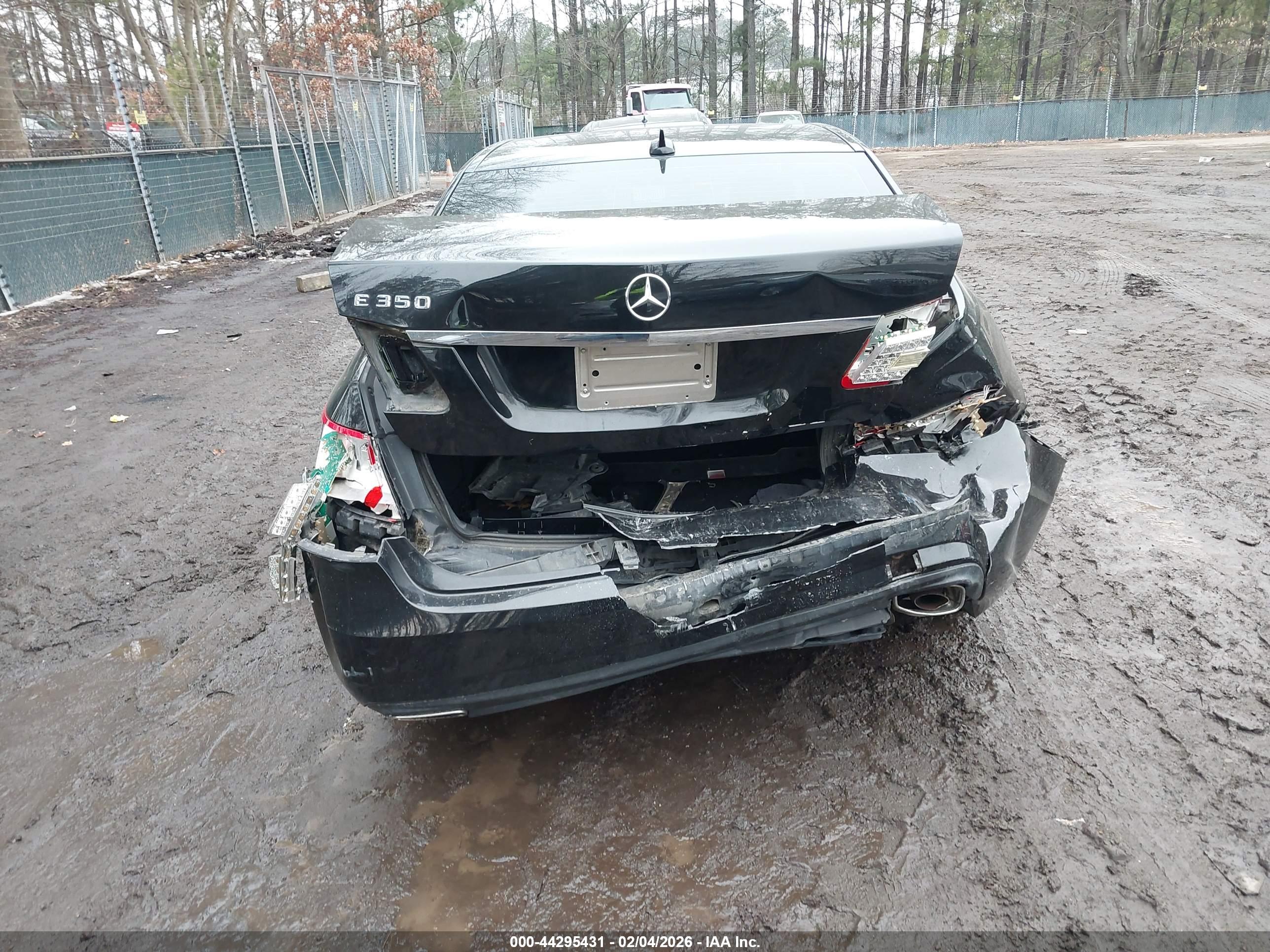 MERCEDES-BENZ E image 6