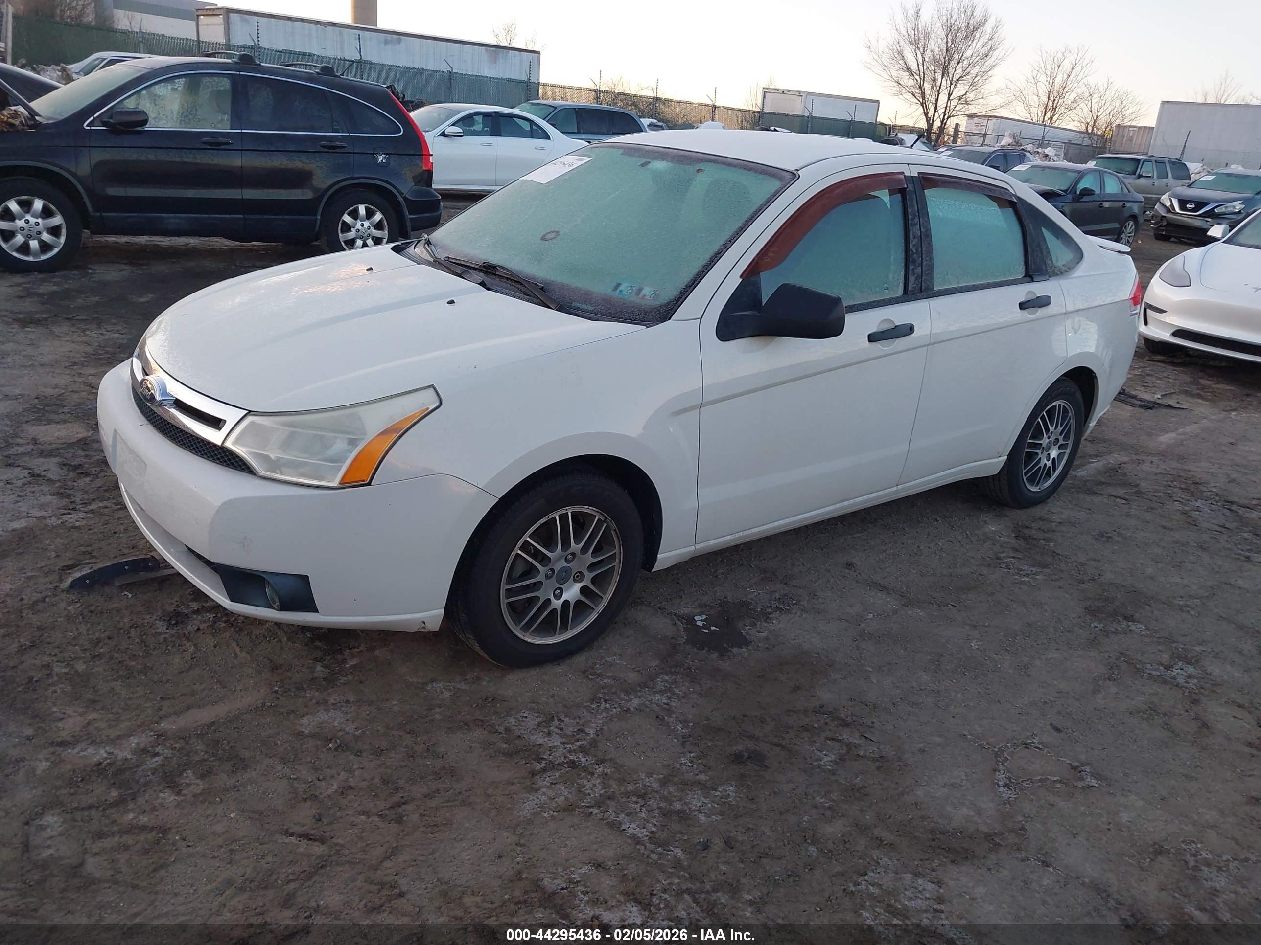 FORD FOCUS image 2