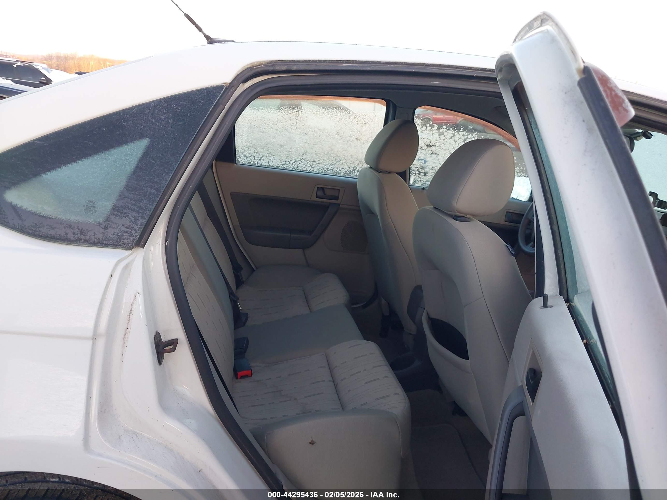 FORD FOCUS image 8