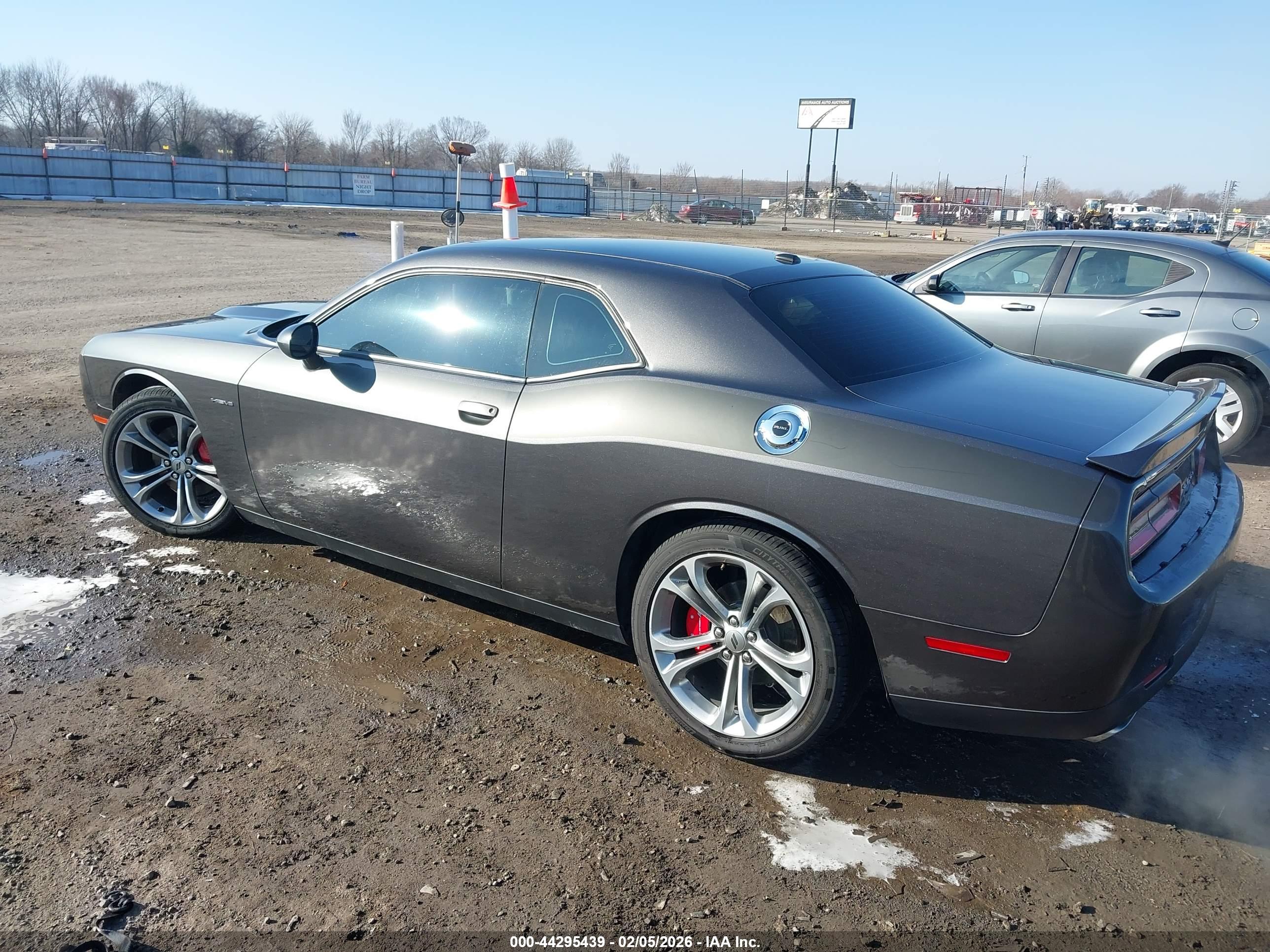 DODGE CHALLENGER image 3