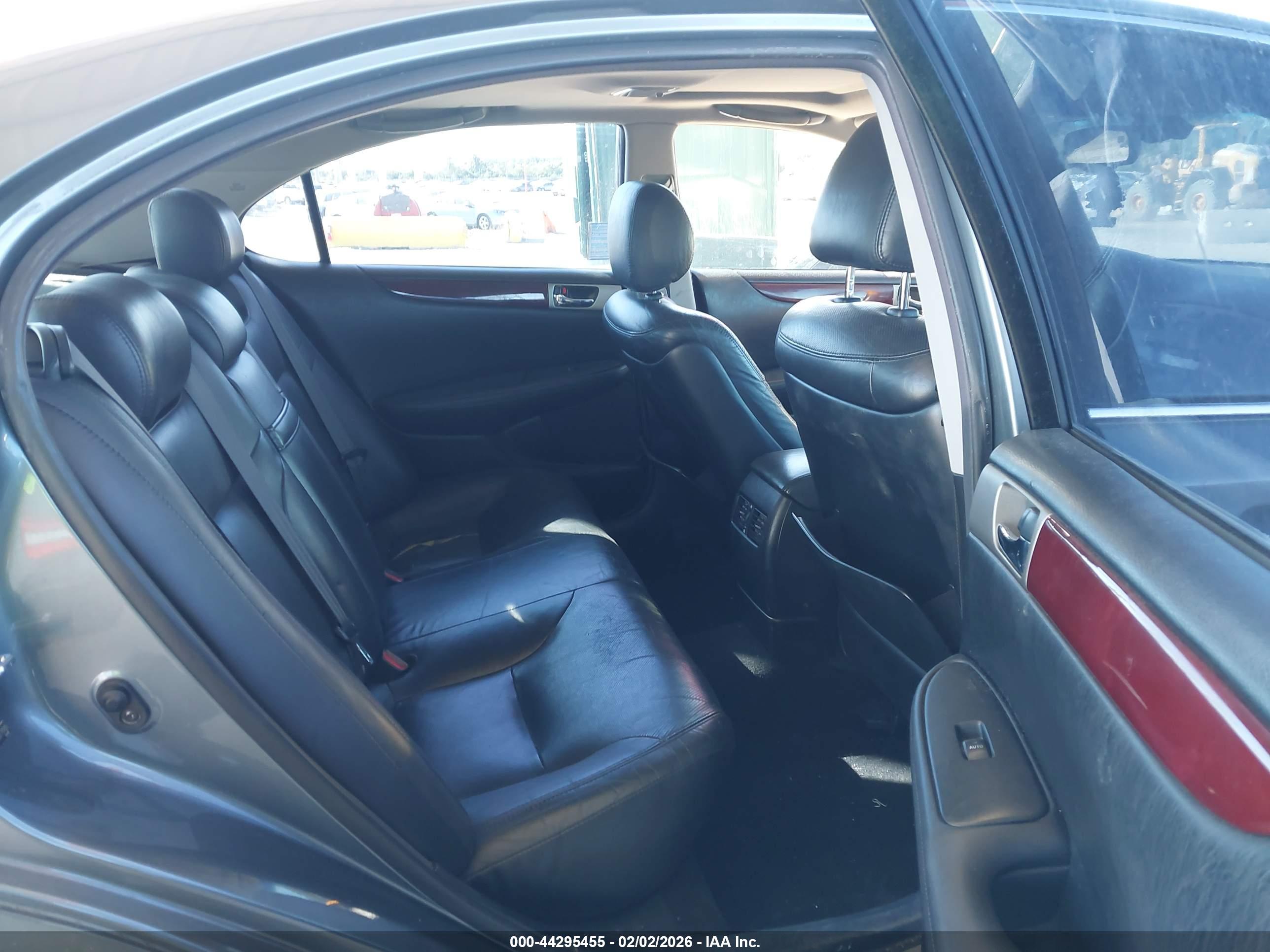 LEXUS ES image 8