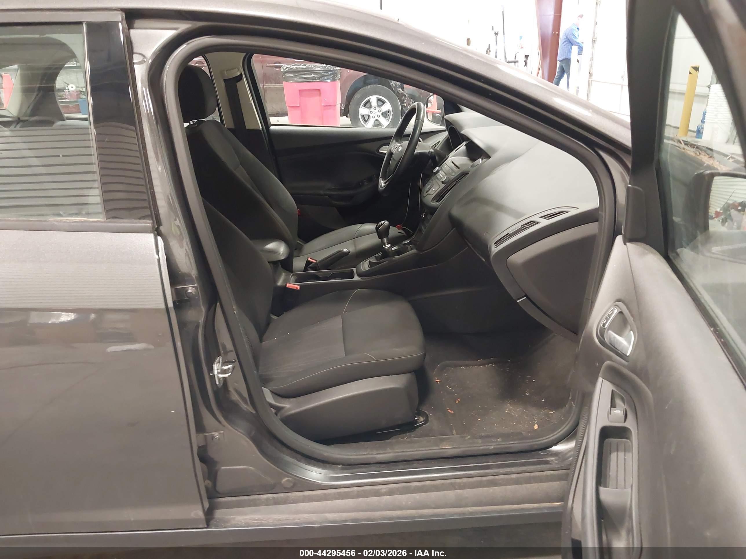 FORD FOCUS image 5