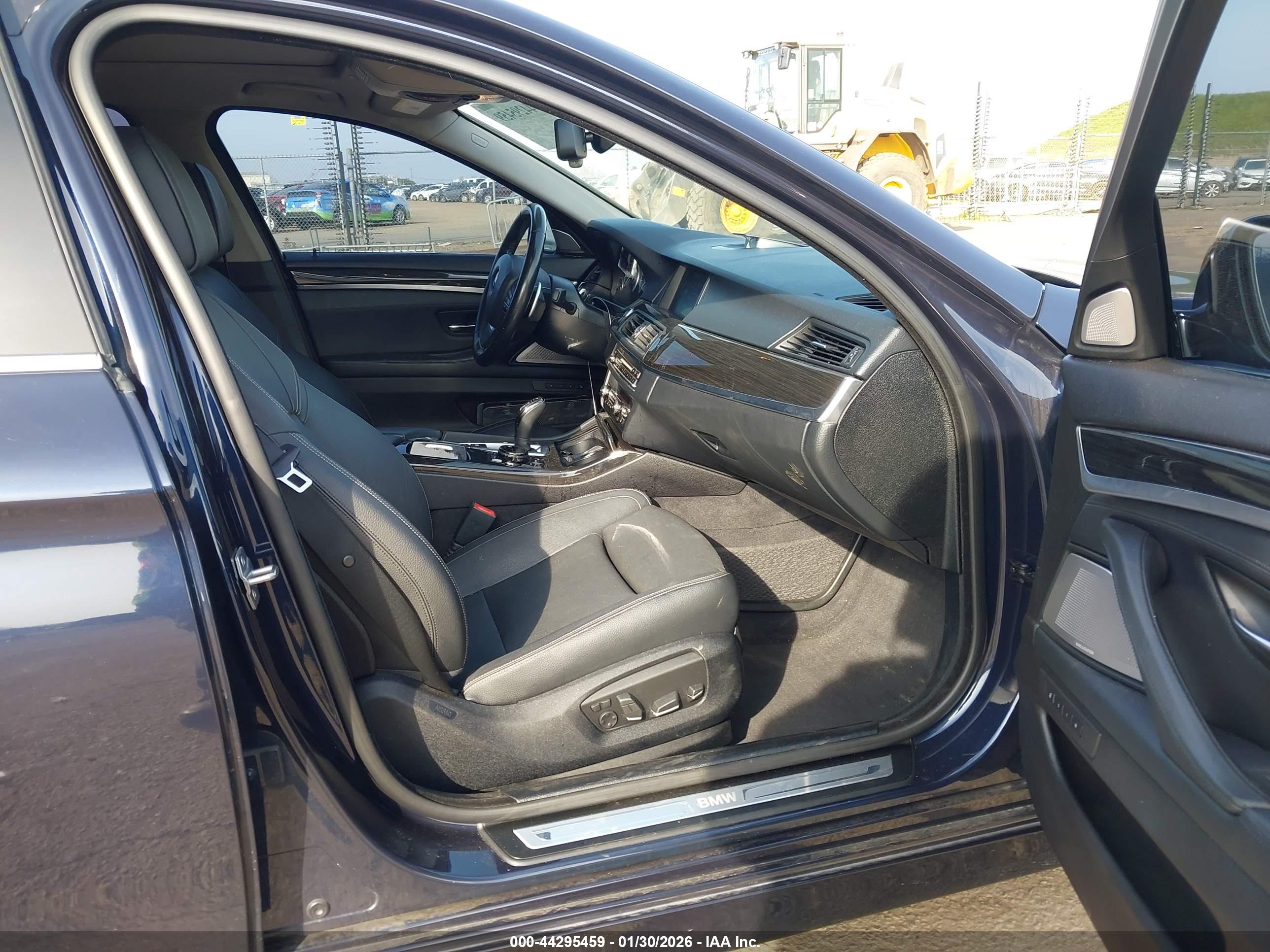 BMW 550I image 5