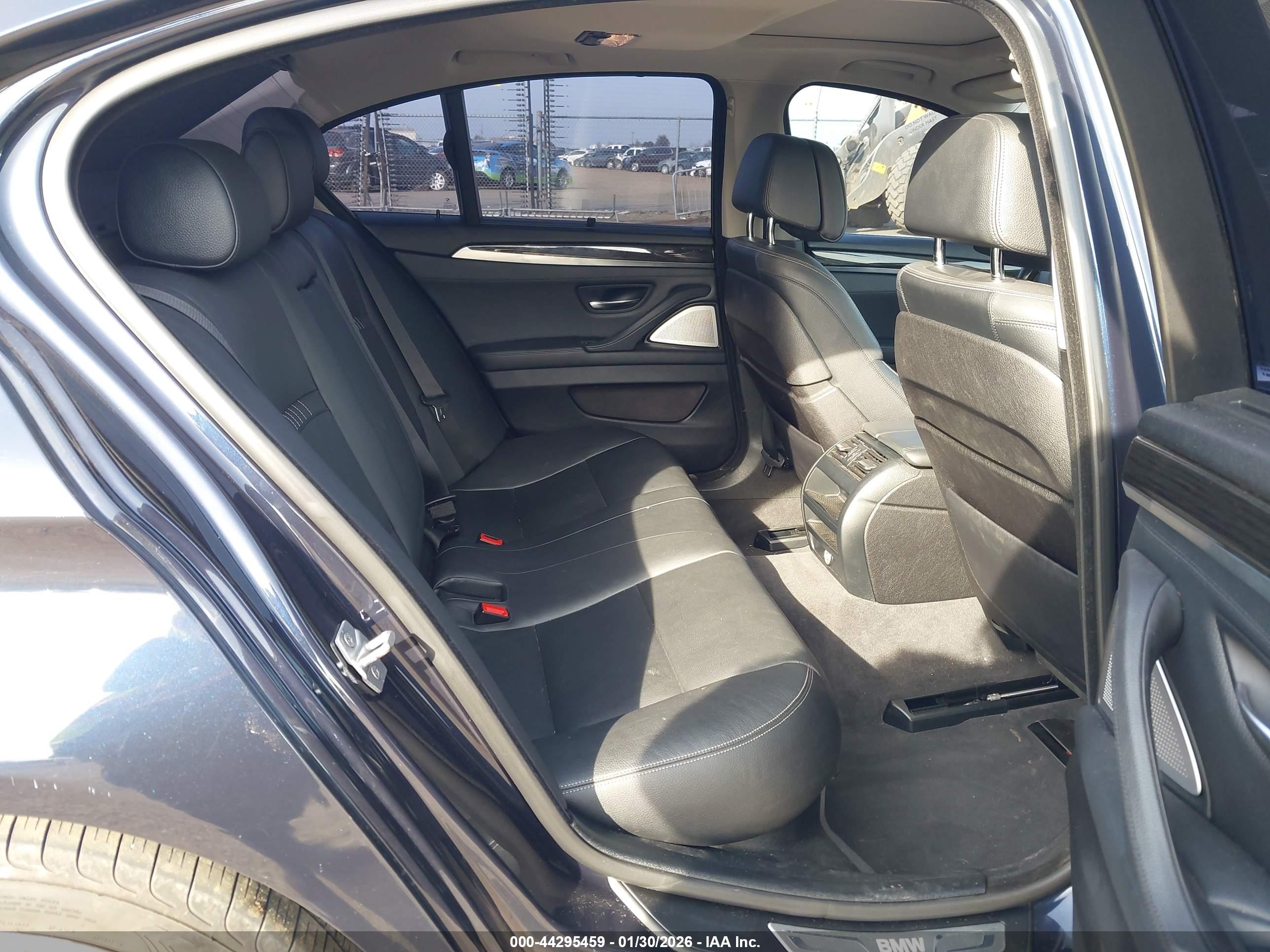 BMW 550I image 8